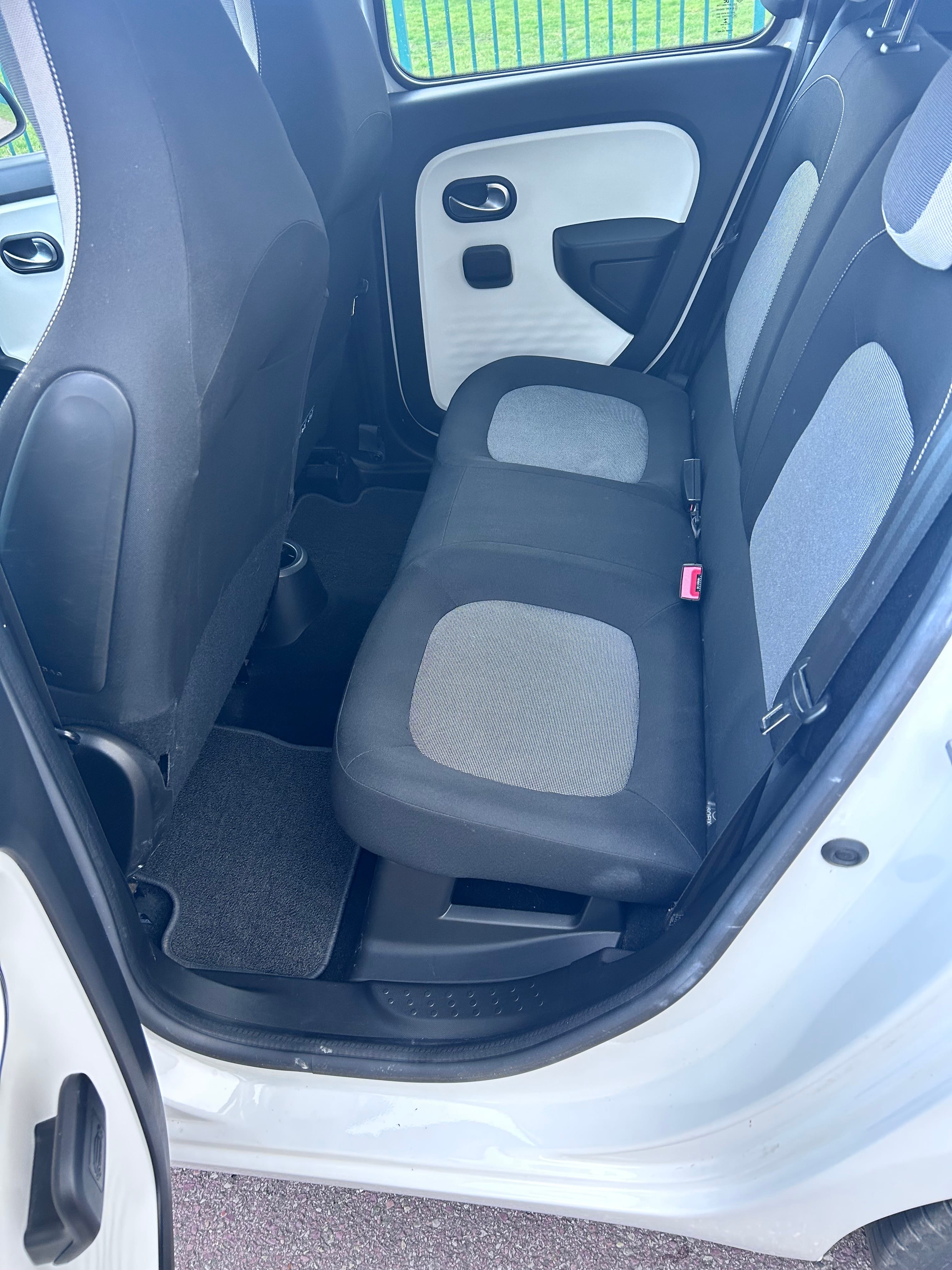 Renault Twingo III avec Autoradio