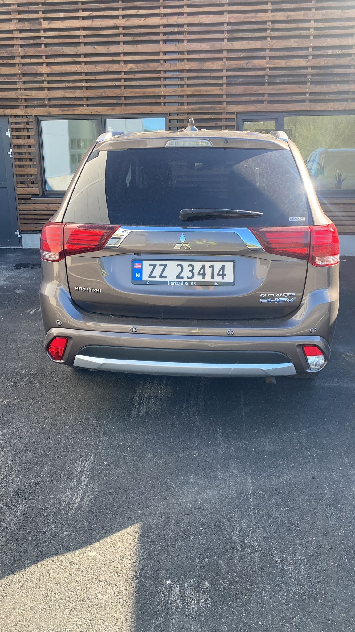 Mitsubishi Outlander Hybrid med GPS