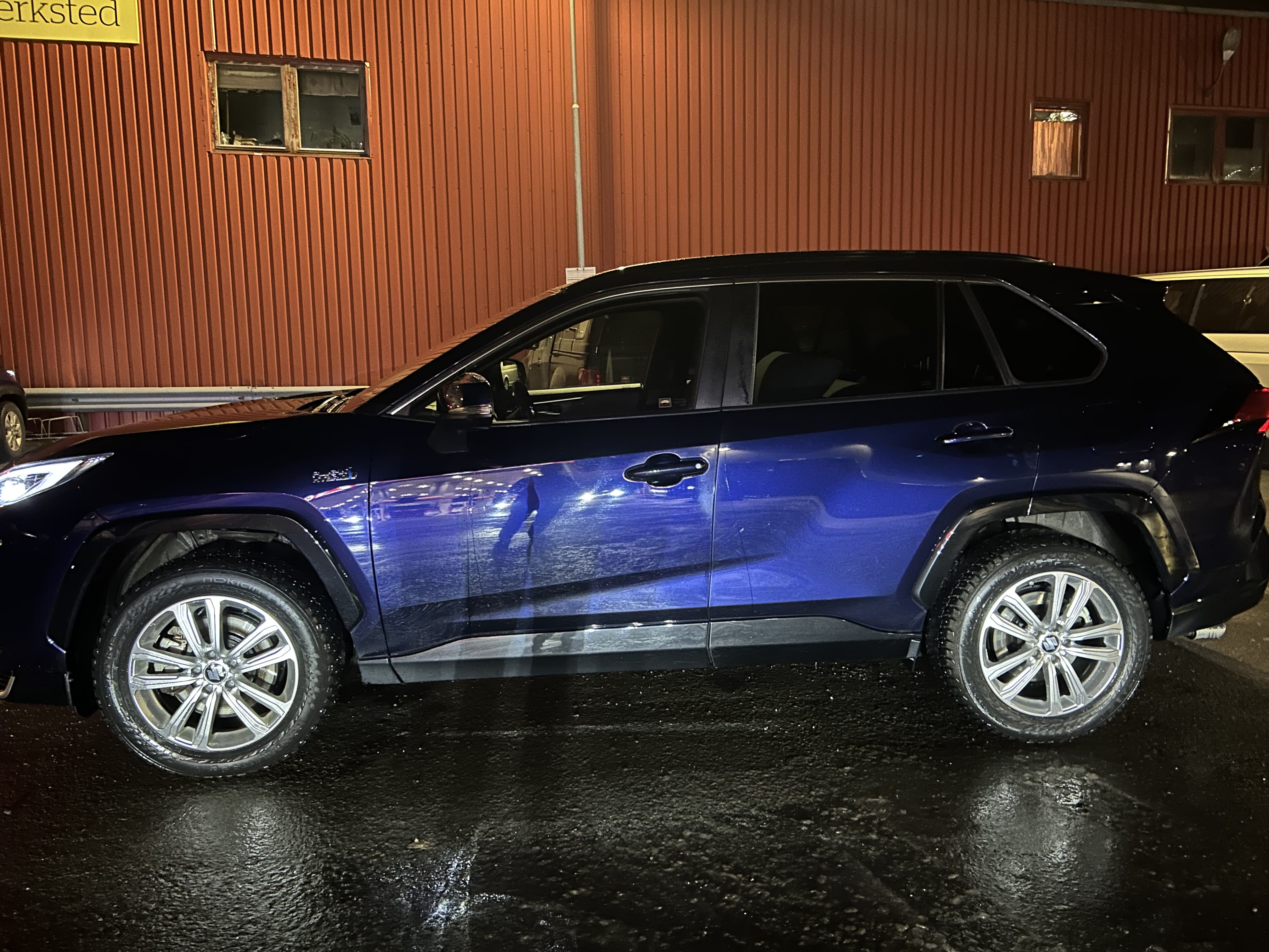 Suzuki Across Plug-in Hybrid med Aircondition
