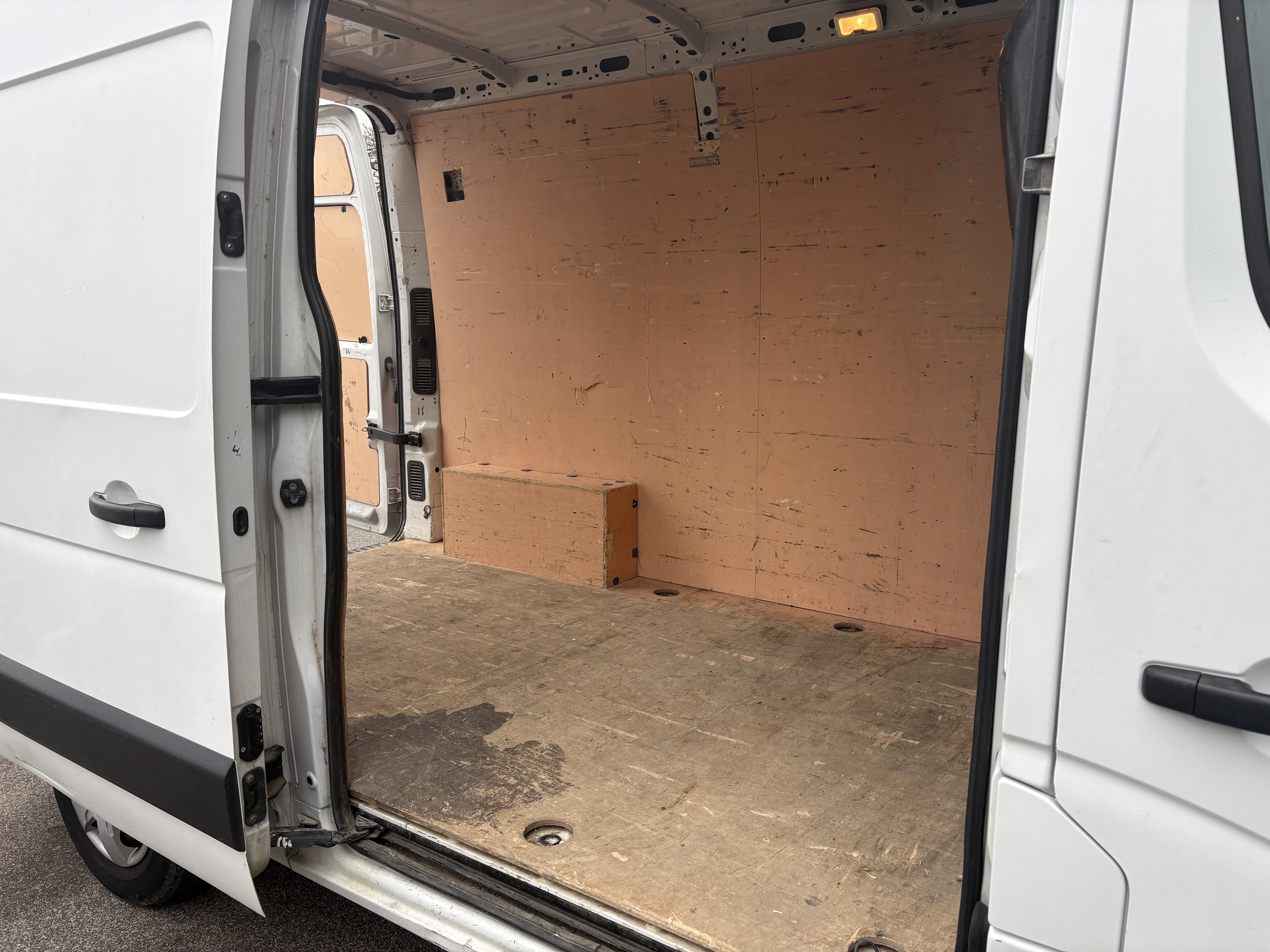 Nissan NV400 2.3 dci 145CV avec Attelage