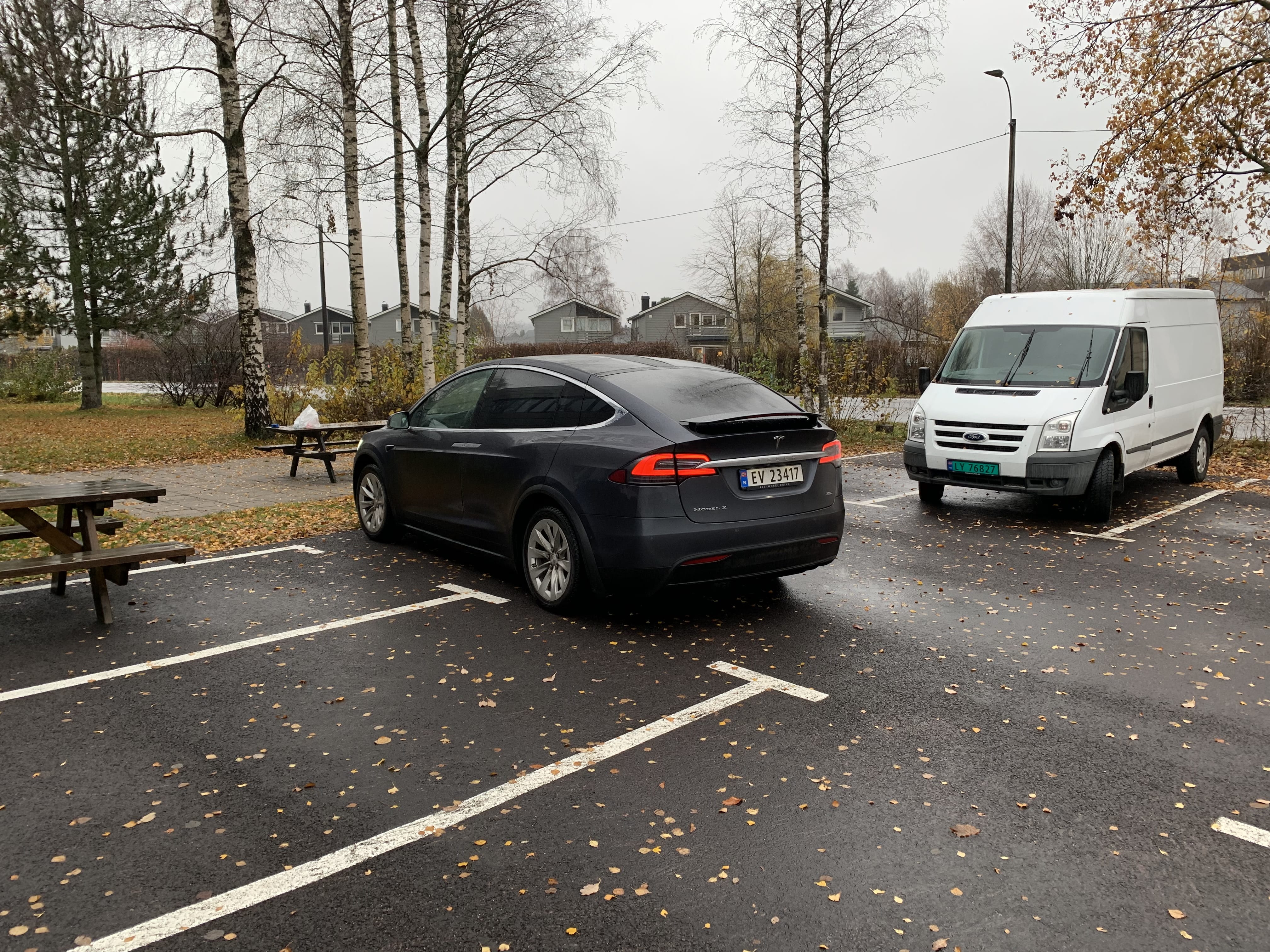 Tesla Model X med GPS