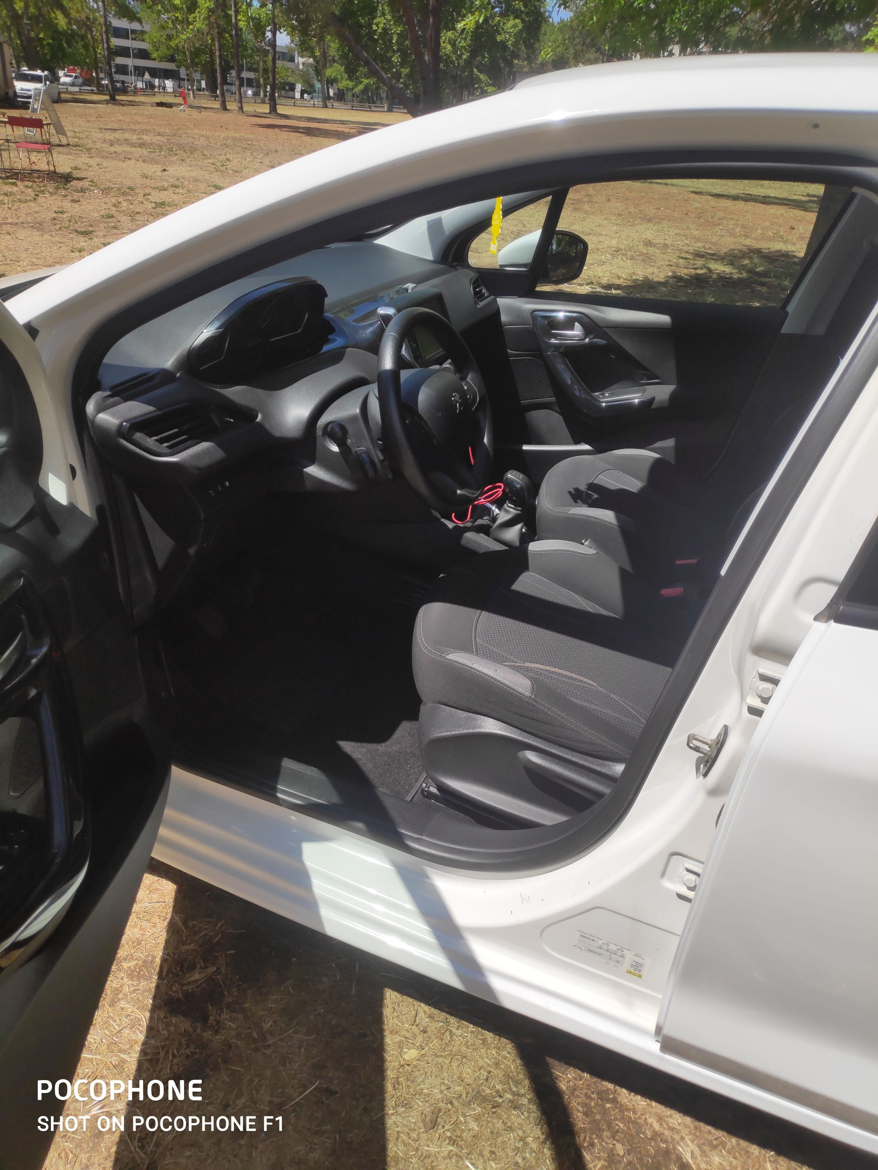 Peugeot 208 1.6 HDI avec Audio Bluetooth