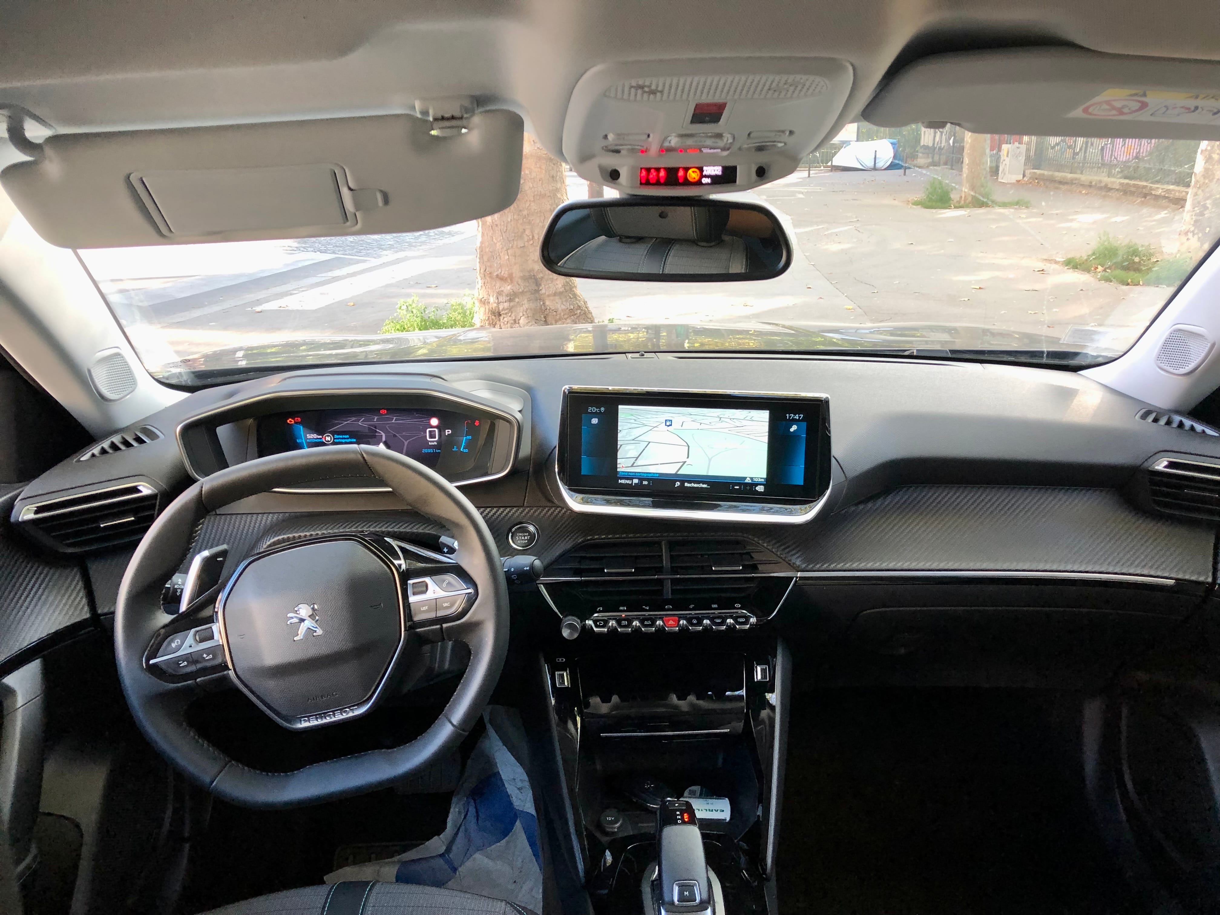 Peugeot 208 avec Apple CarPlay