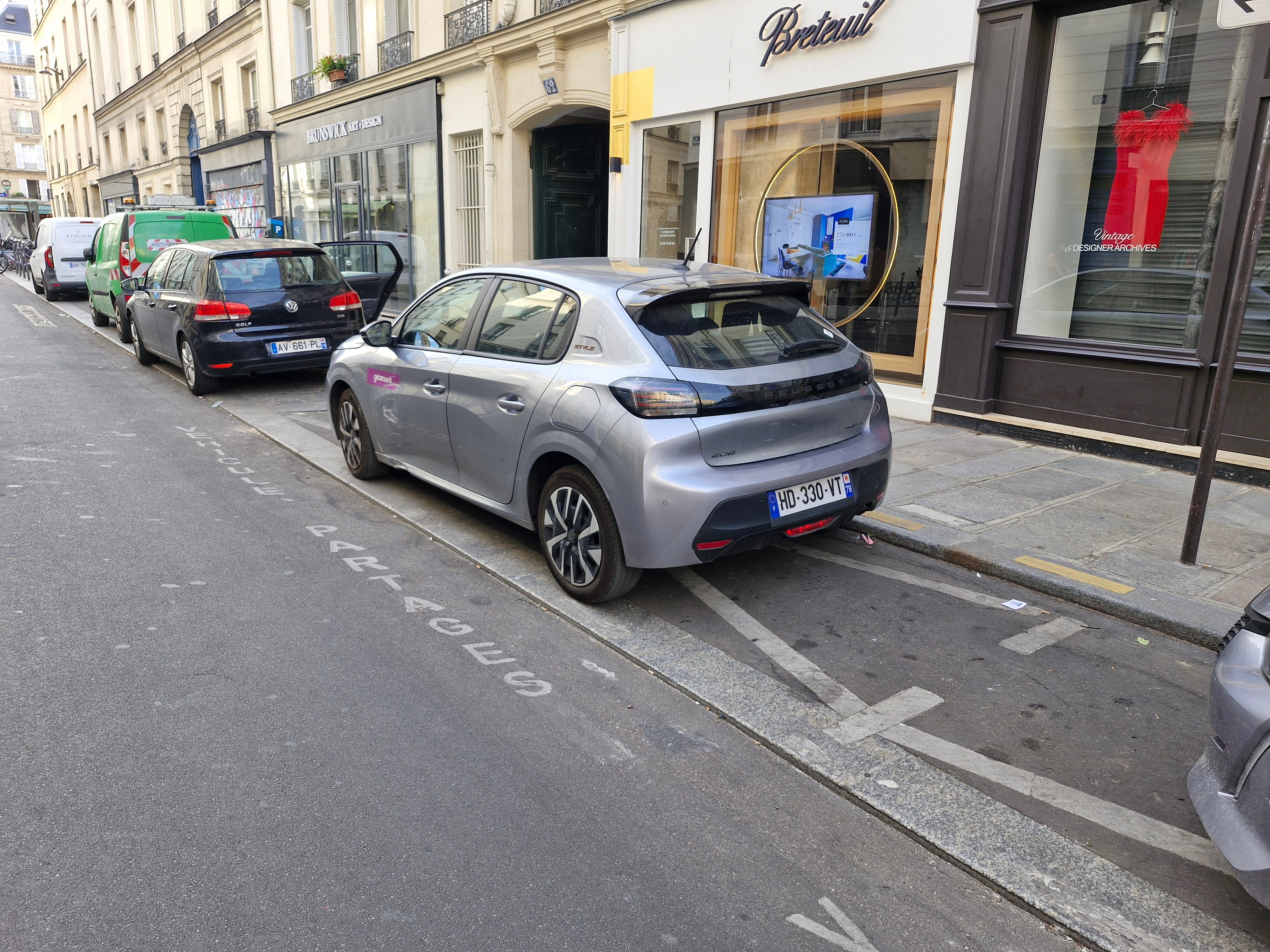 Peugeot 208 avec GPS