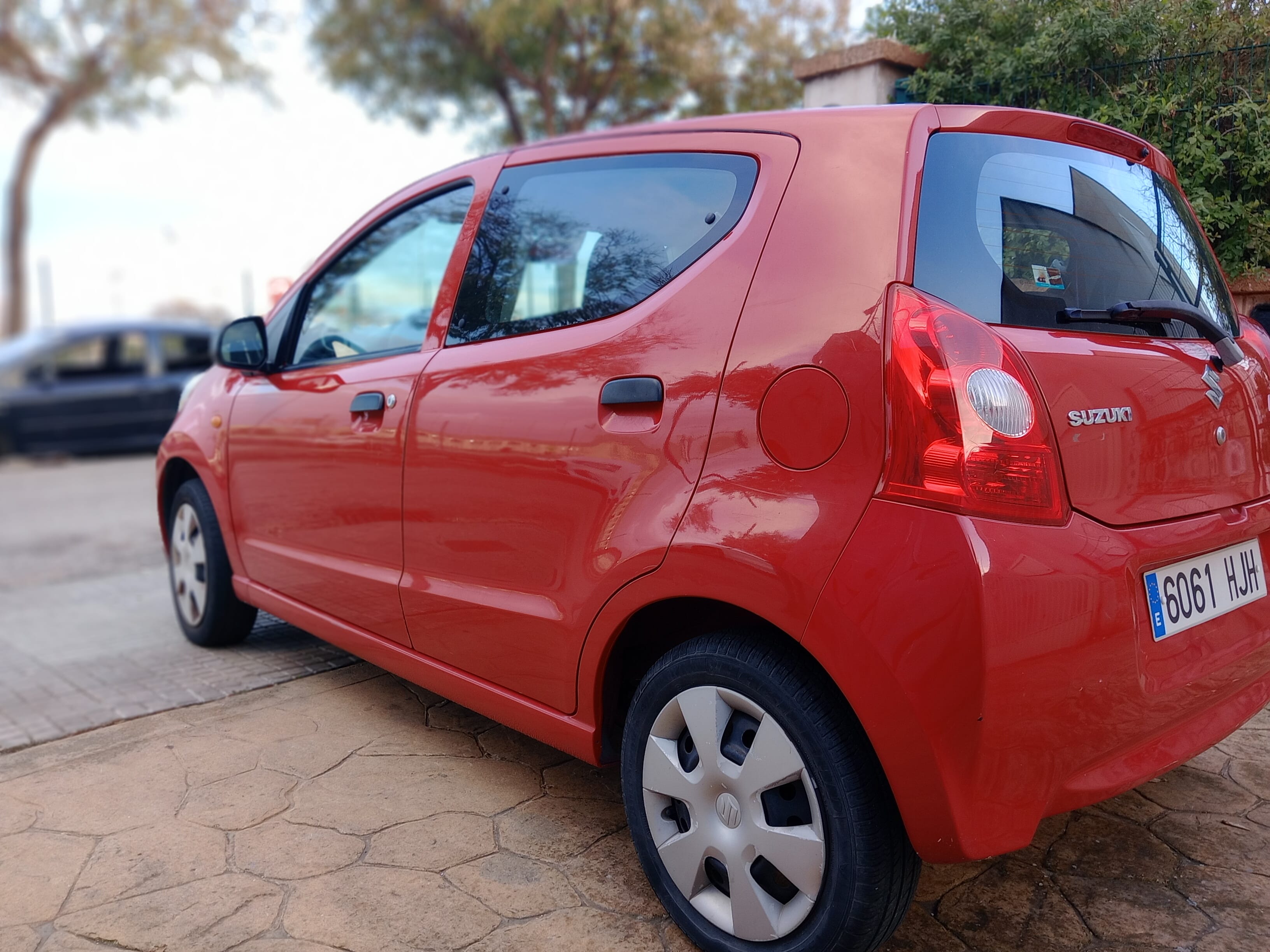 Suzuki Alto mit Kindersitz