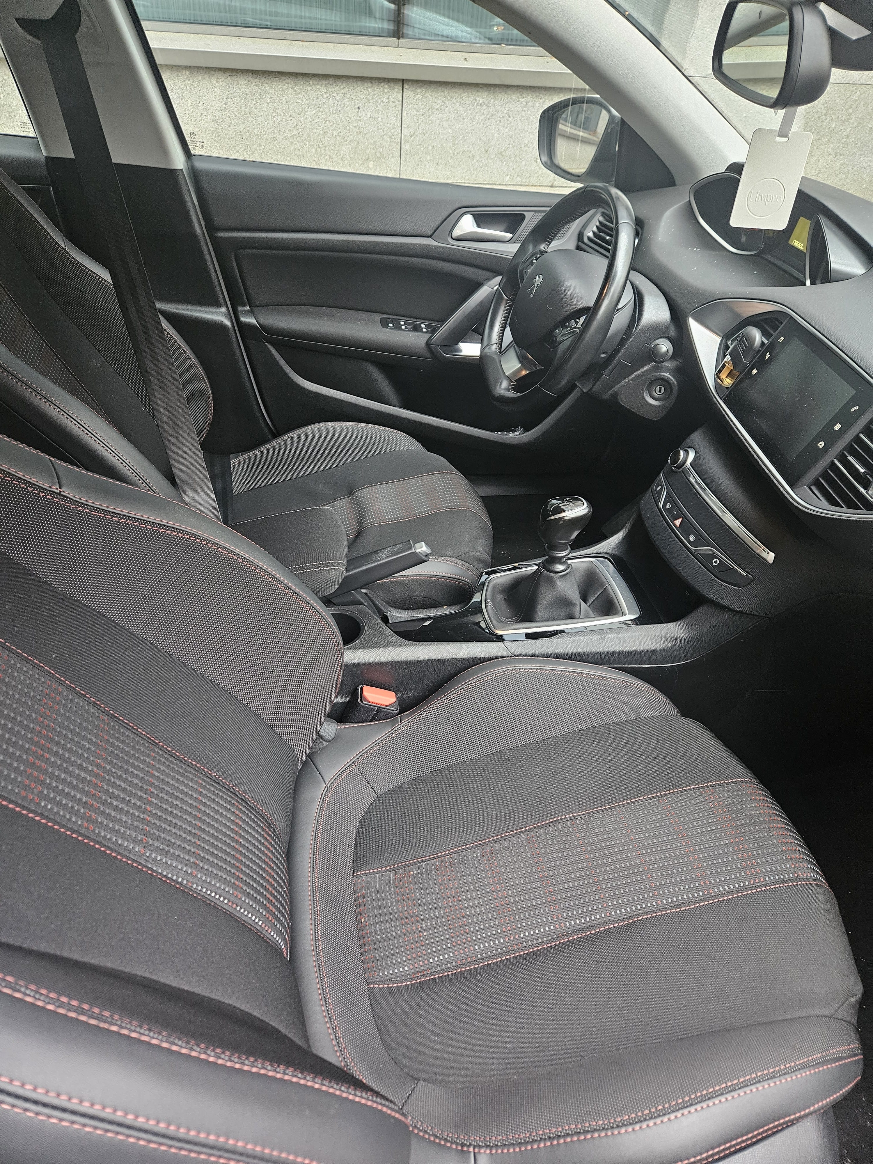 Peugeot 308 avec Entrée audio / iPod