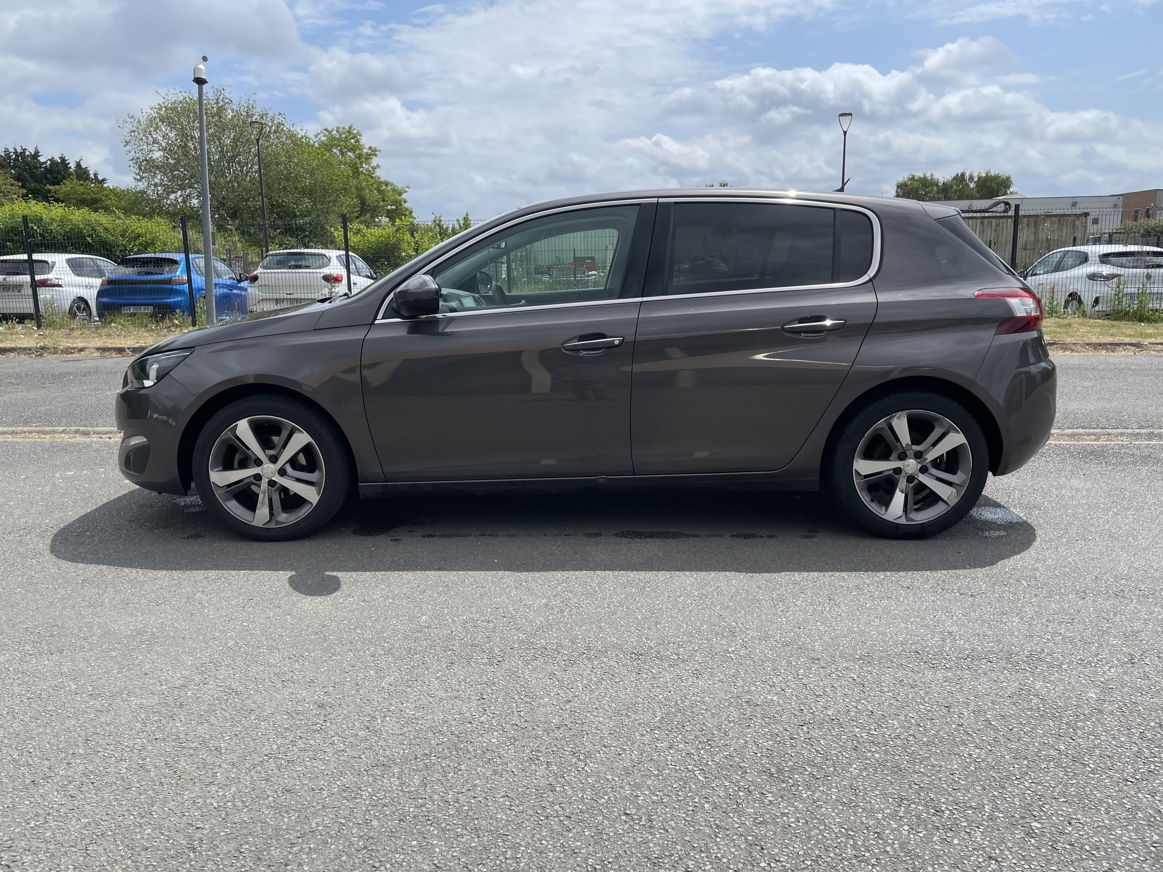 Peugeot 308 130ch EAT6 Féline avec Climatisation