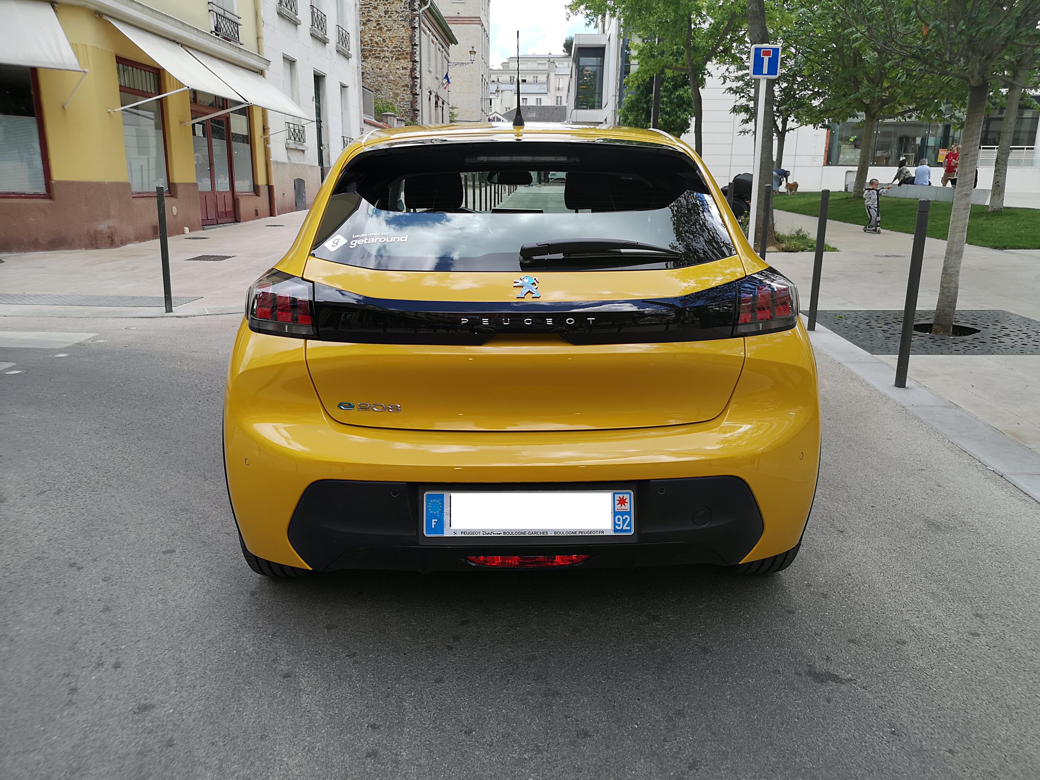 Peugeot e-208 Style 100% électrique avec Entrée audio / iPod