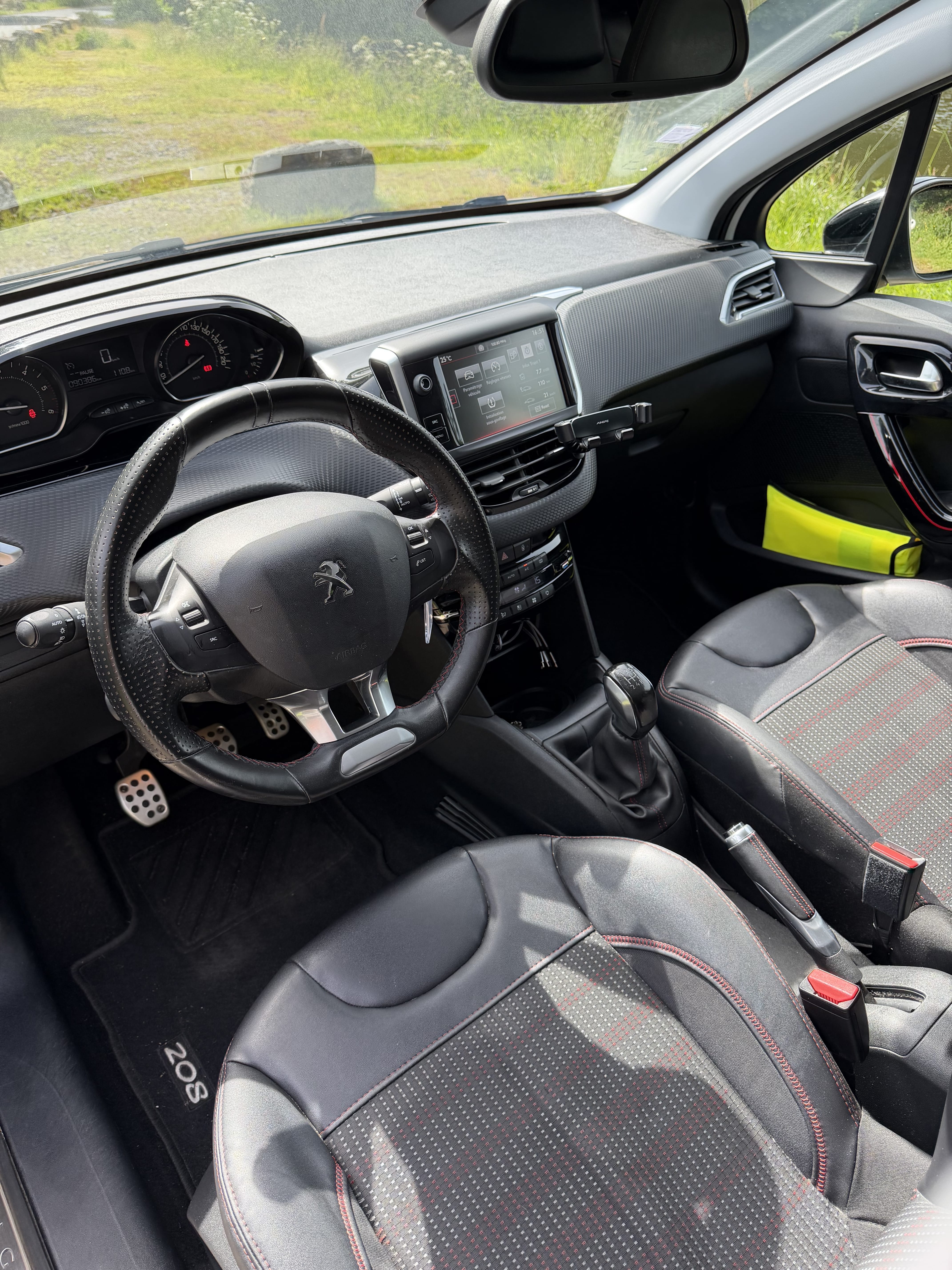 Peugeot 208 GT Line avec Siège bébé