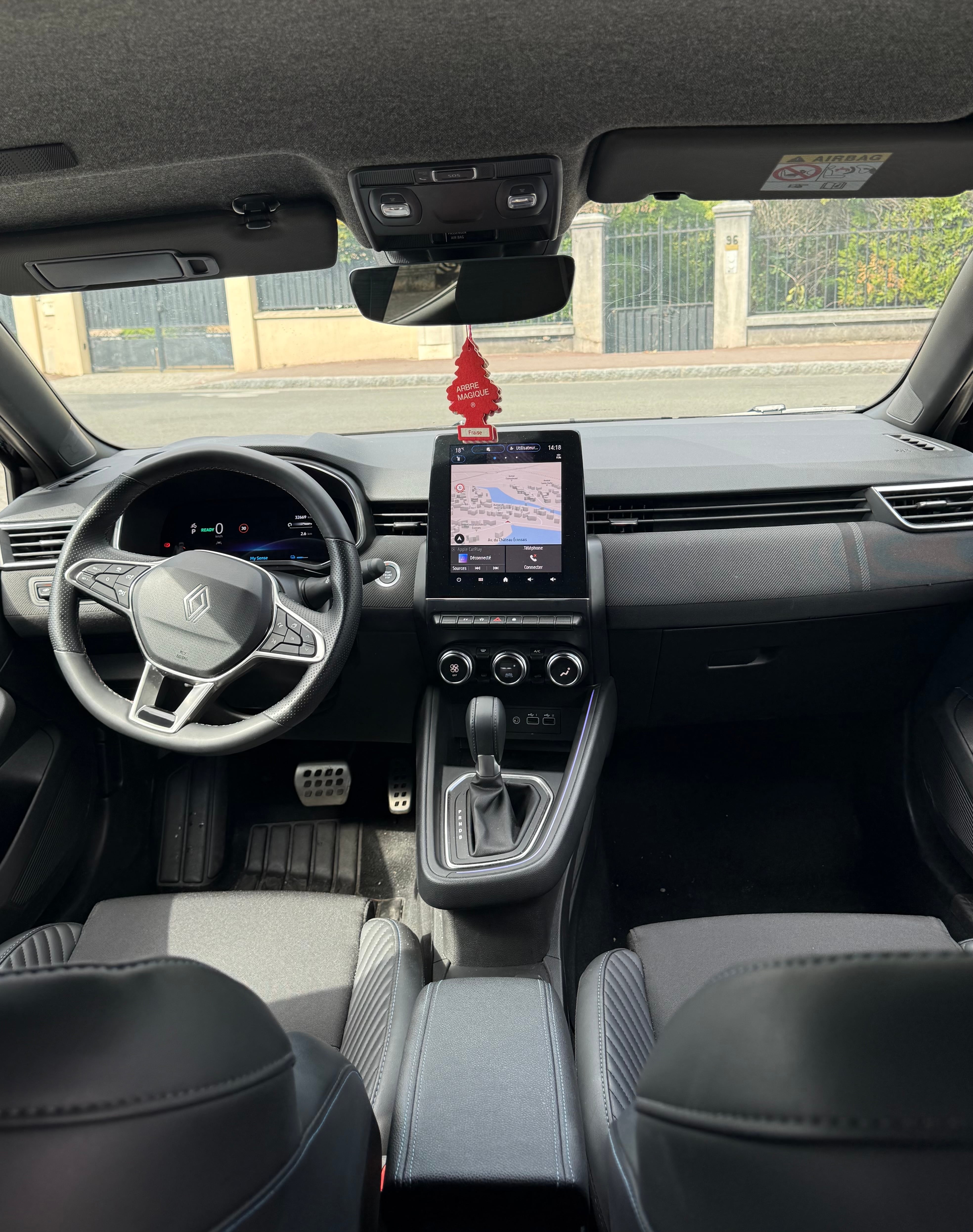 Renault Clio E-tech avec GPS