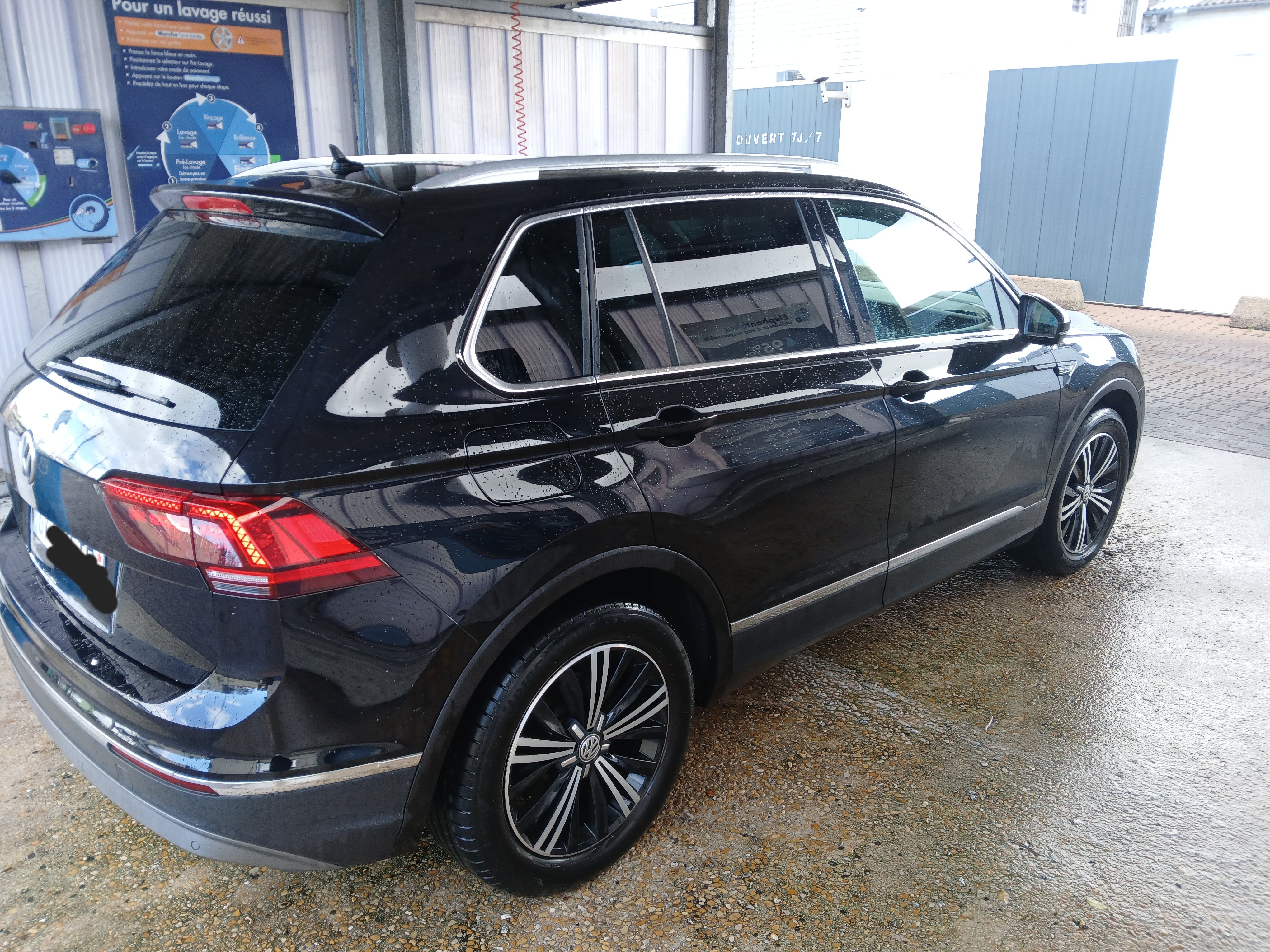 Volkswagen Tiguan with Air conditioning