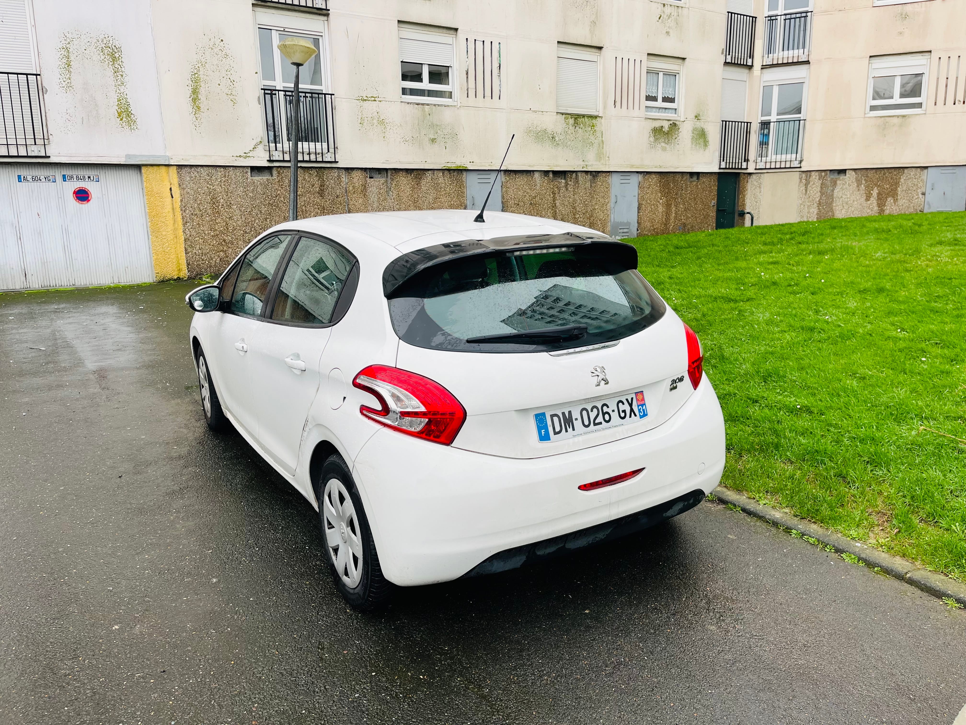 Peugeot 208 avec GPS