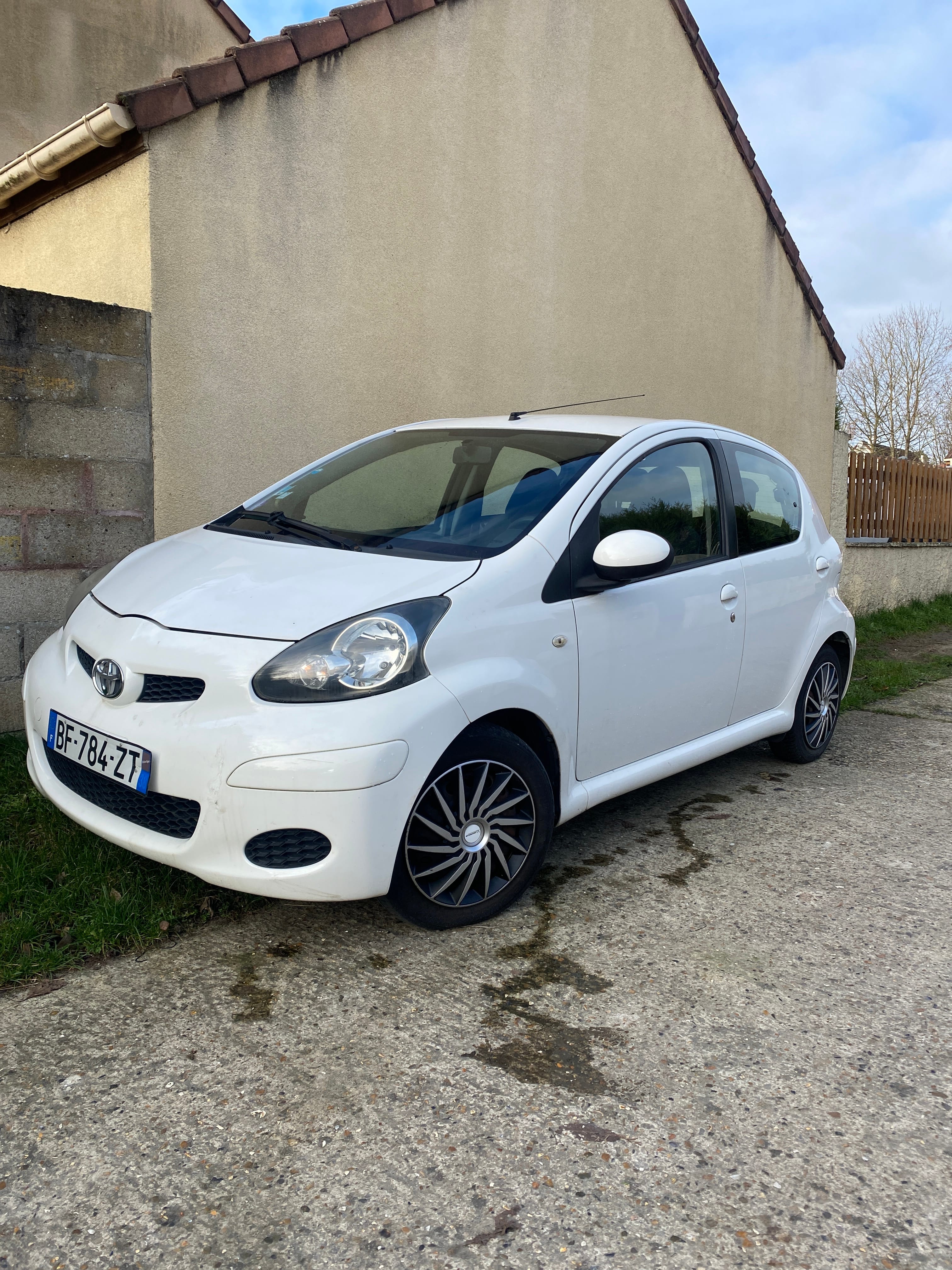 Toyota Aygo, 2011, Essence 98