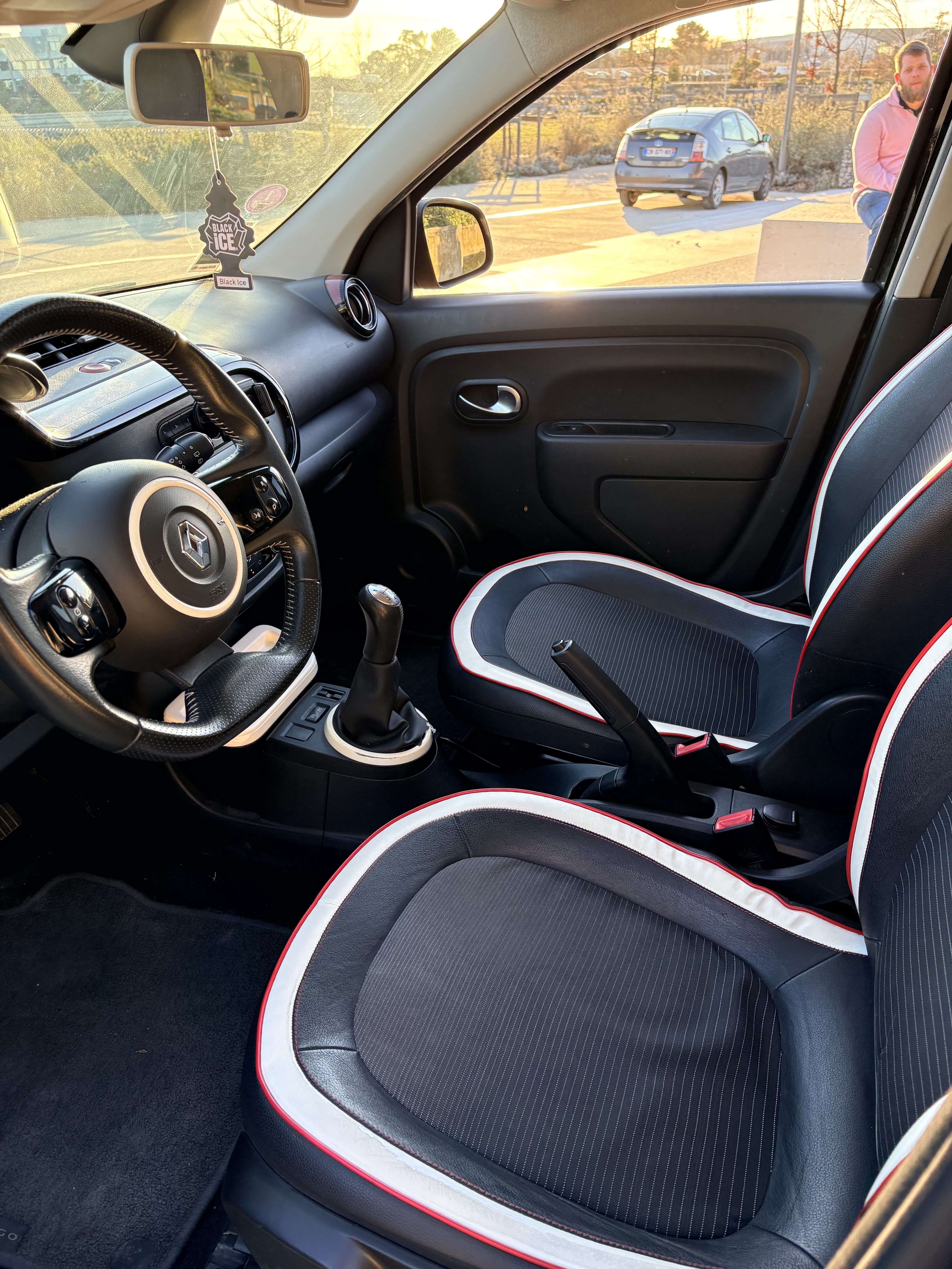 Renault Twingo III Red Night avec Siège bébé