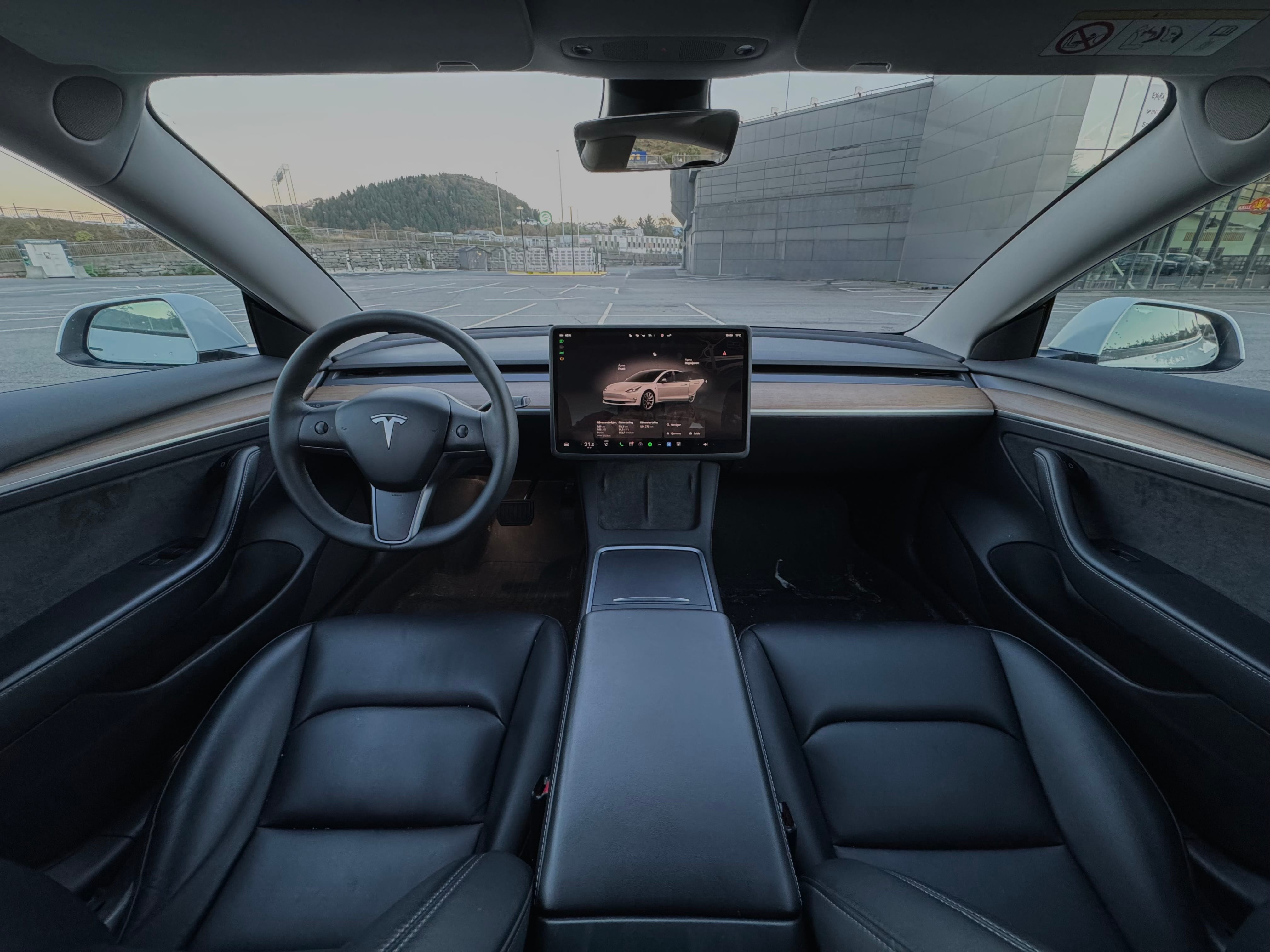Tesla Model 3 Long Range med Cruisekontroll