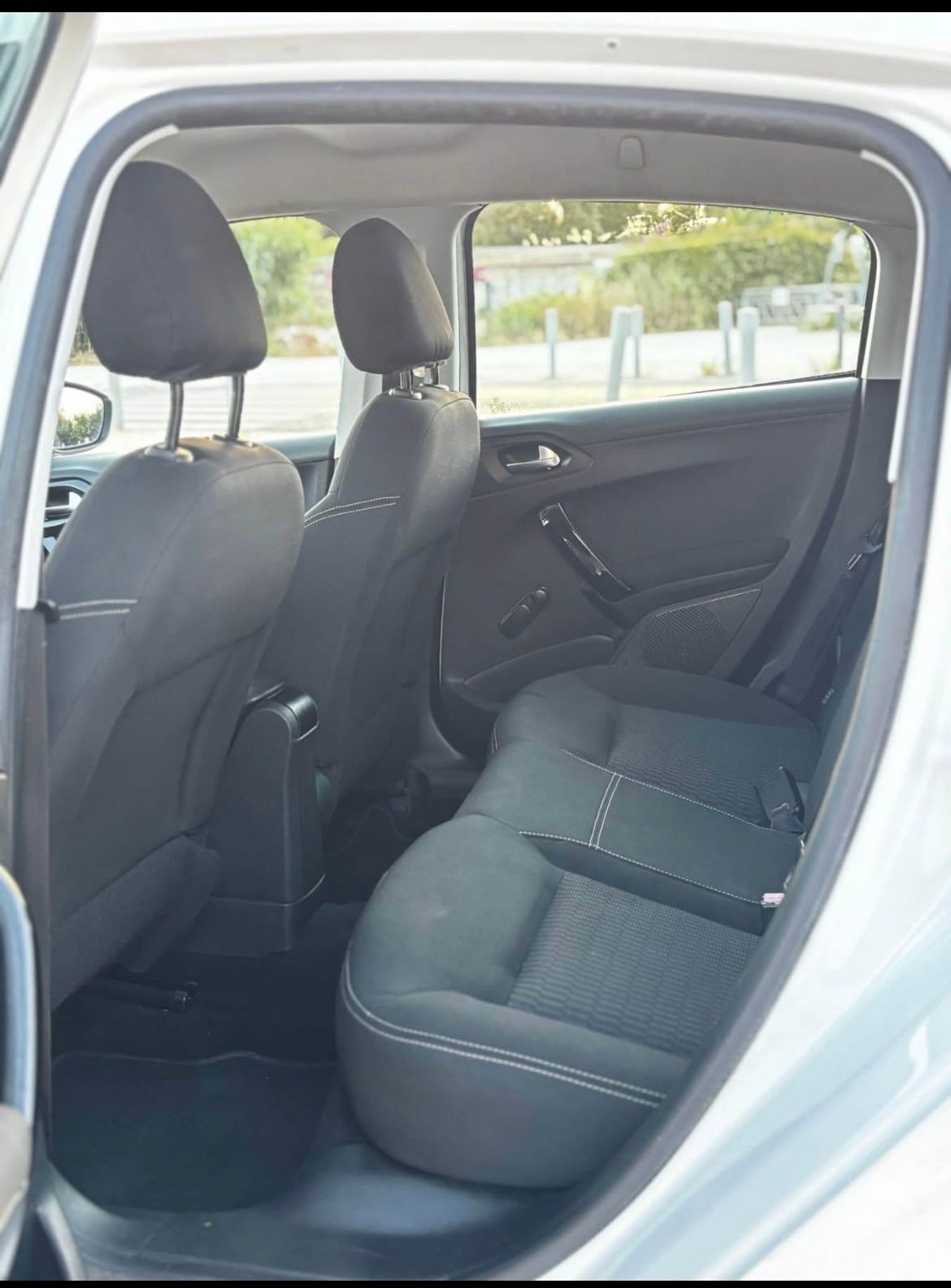 Peugeot 208 1.5HDI con Accesible silla de ruedas