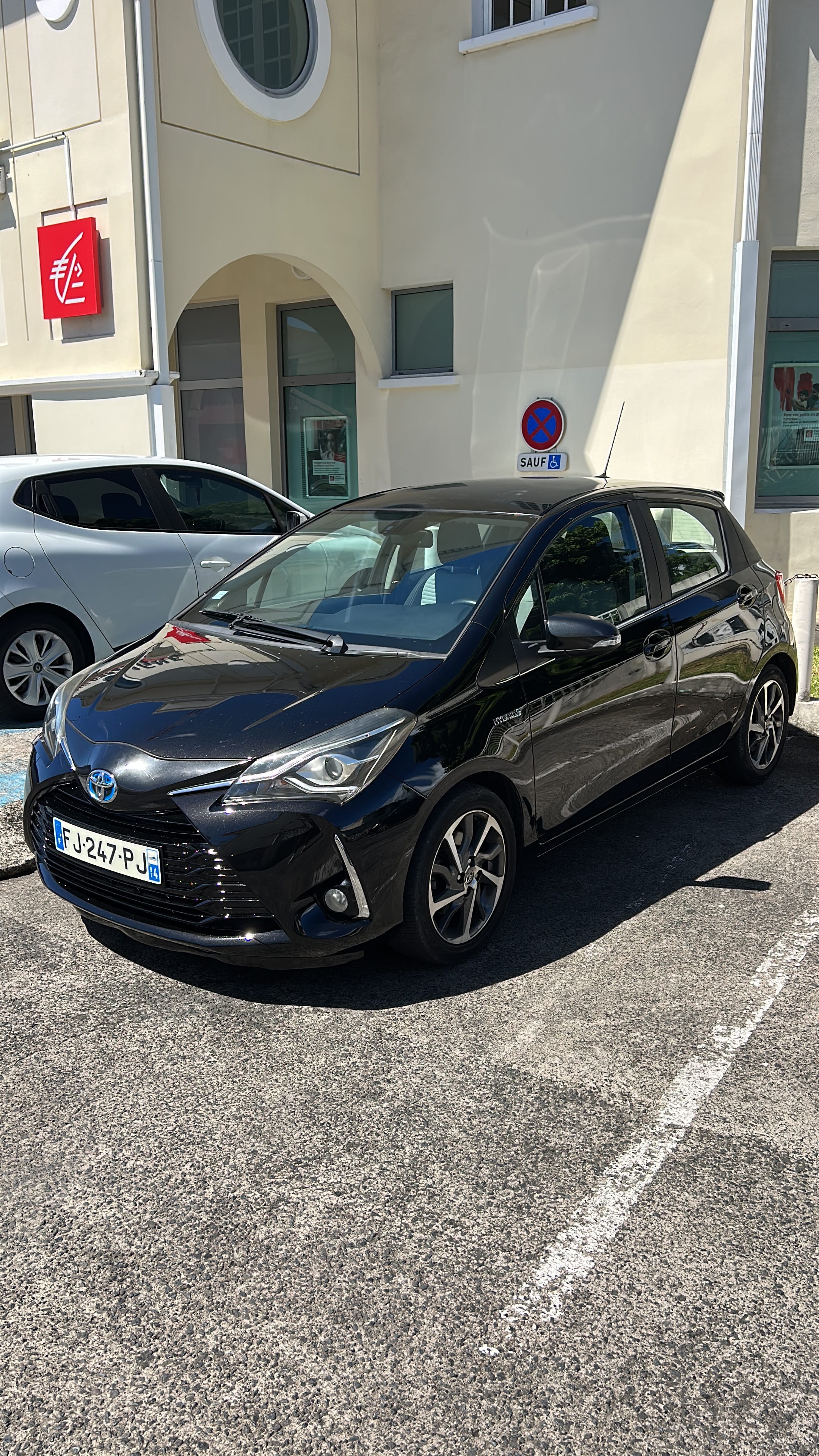 Toyota Yaris, 2019, Essence 95 / Électrique (hybride), automatique