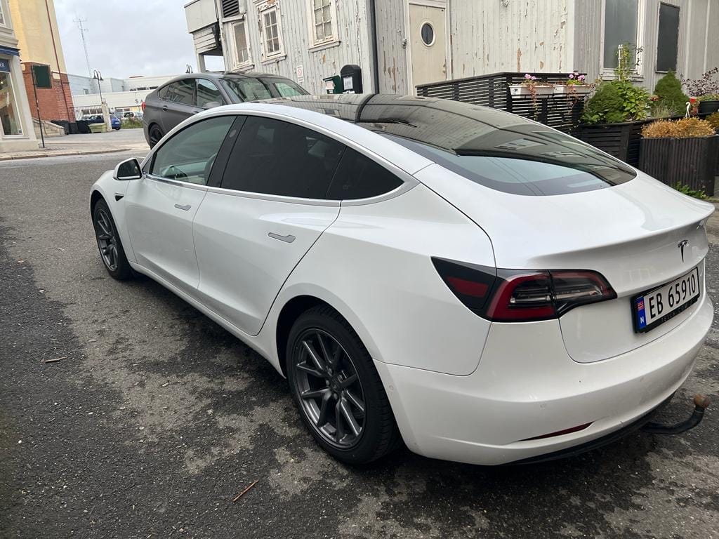 Tesla Model 3 Long Range med GPS