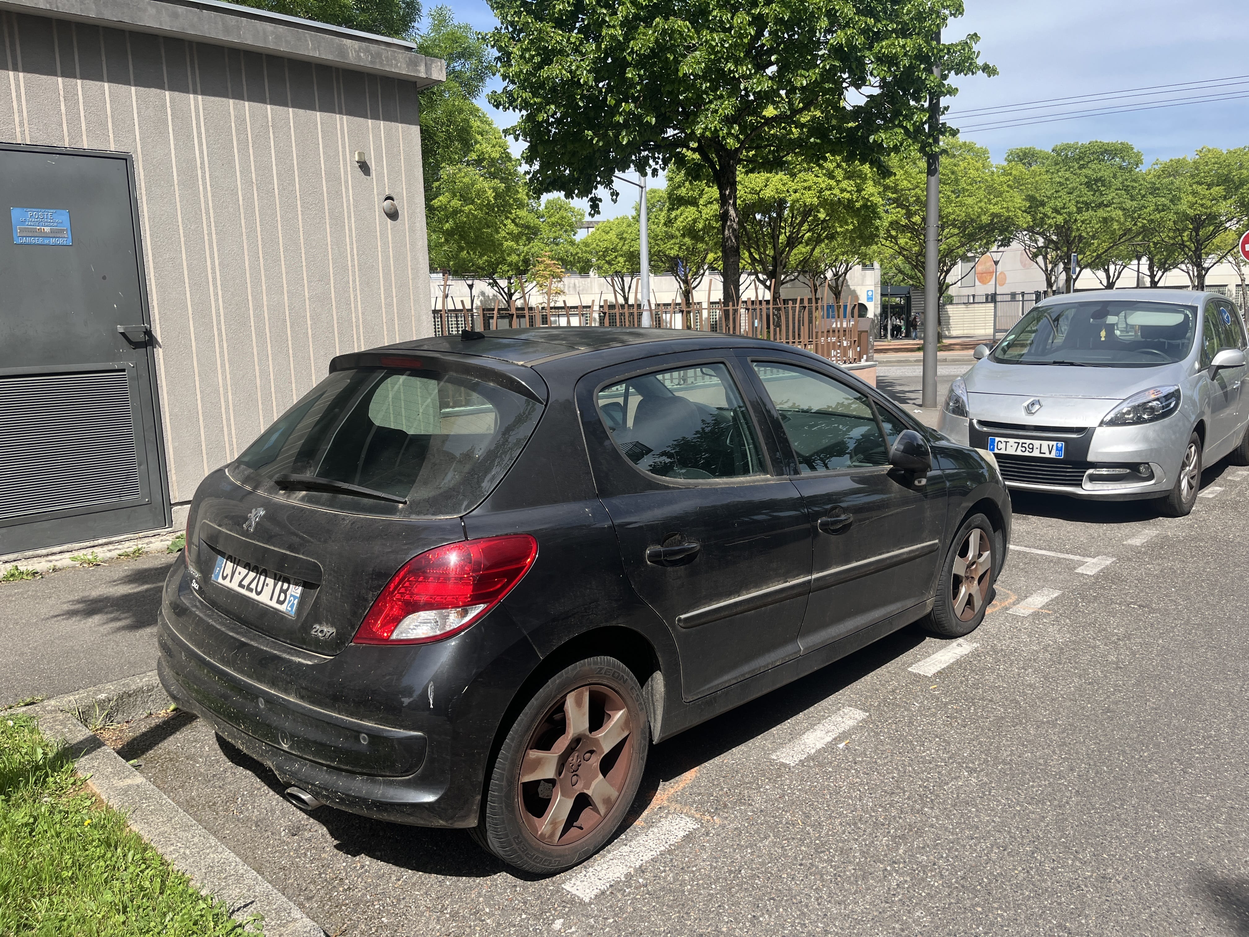Peugeot 207+ avec GPS