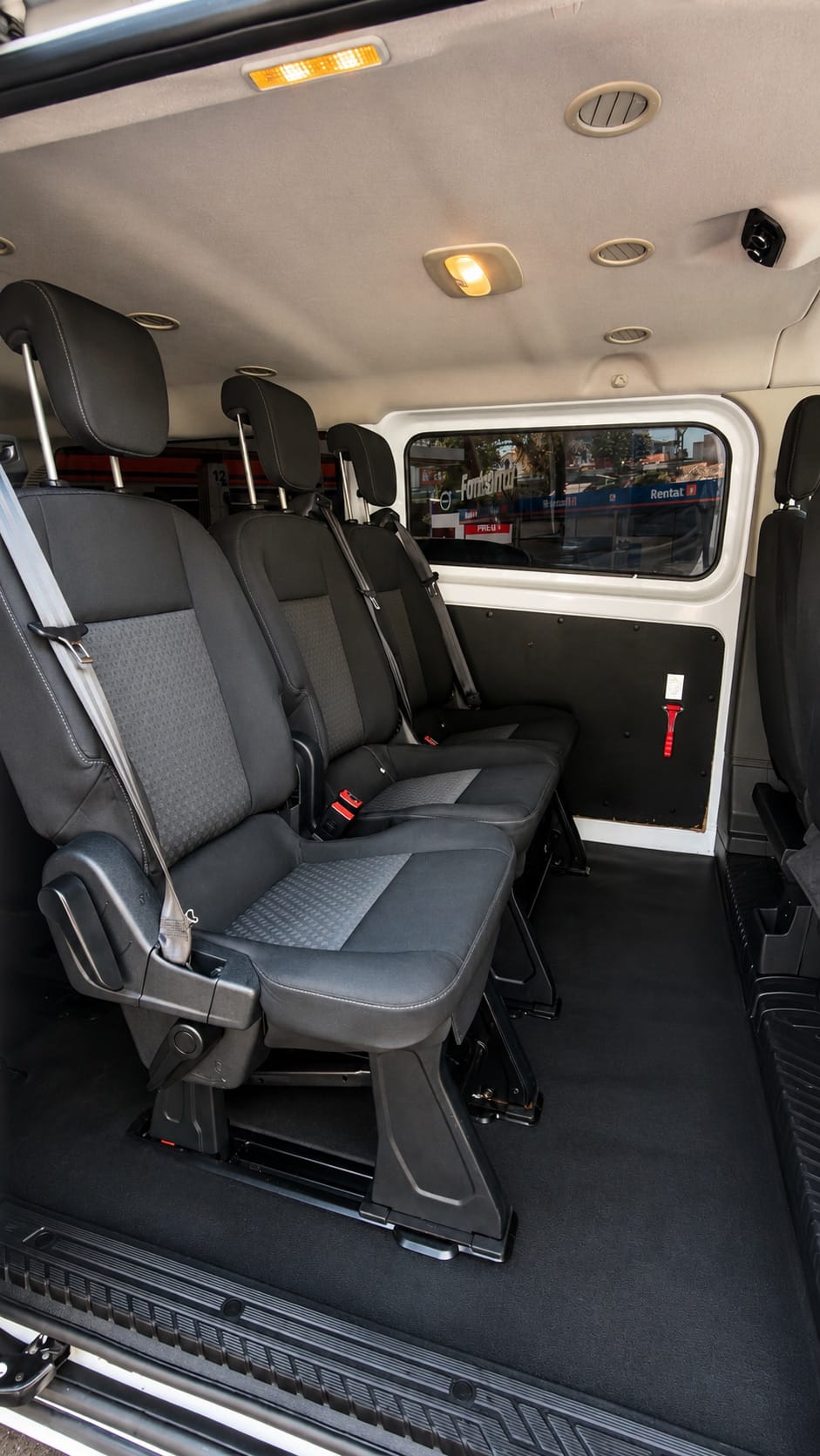 Ford Transit Minibus con Apple CarPlay