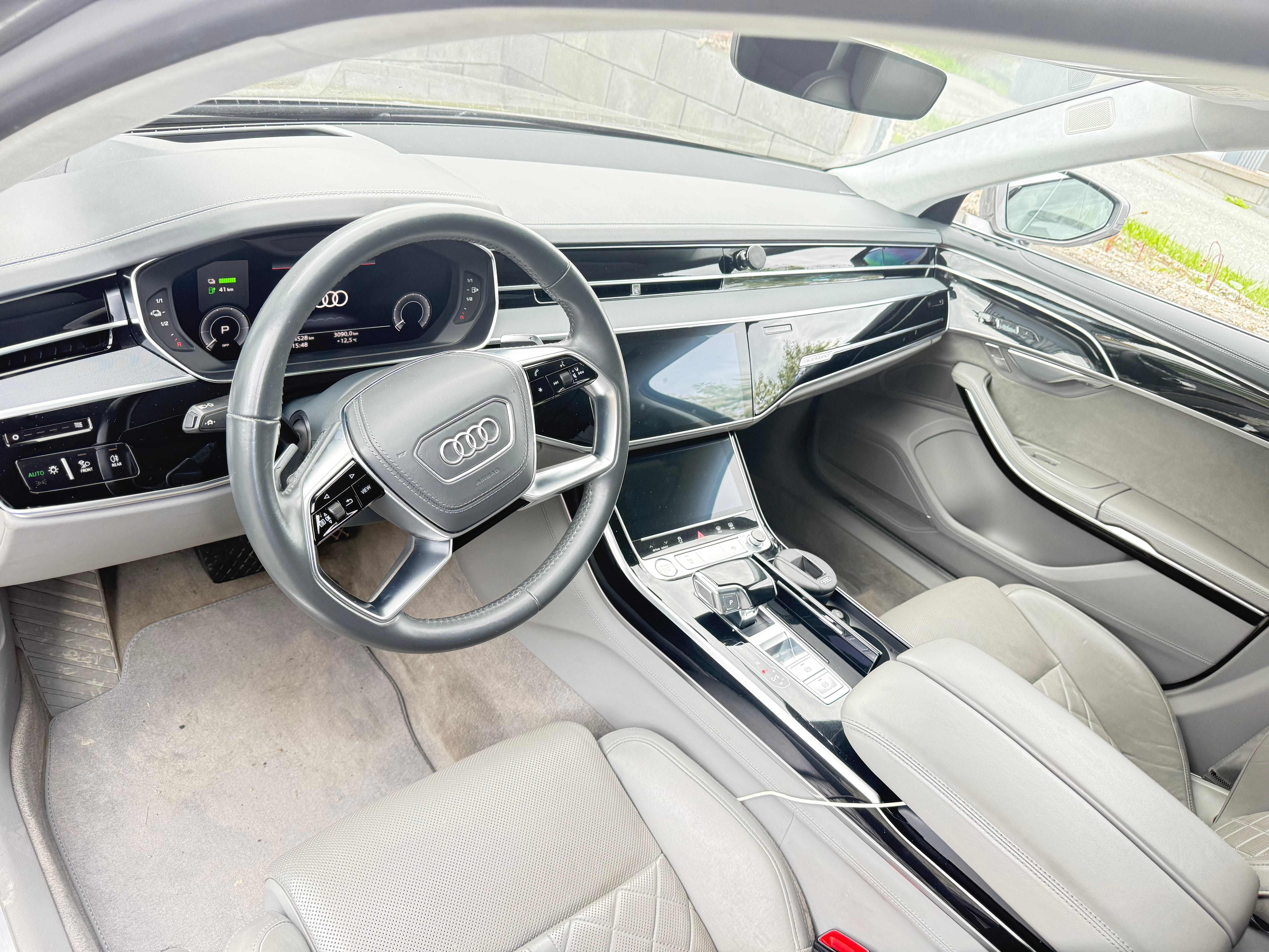 Audi A8 L Quattro 60 TFSI med GPS