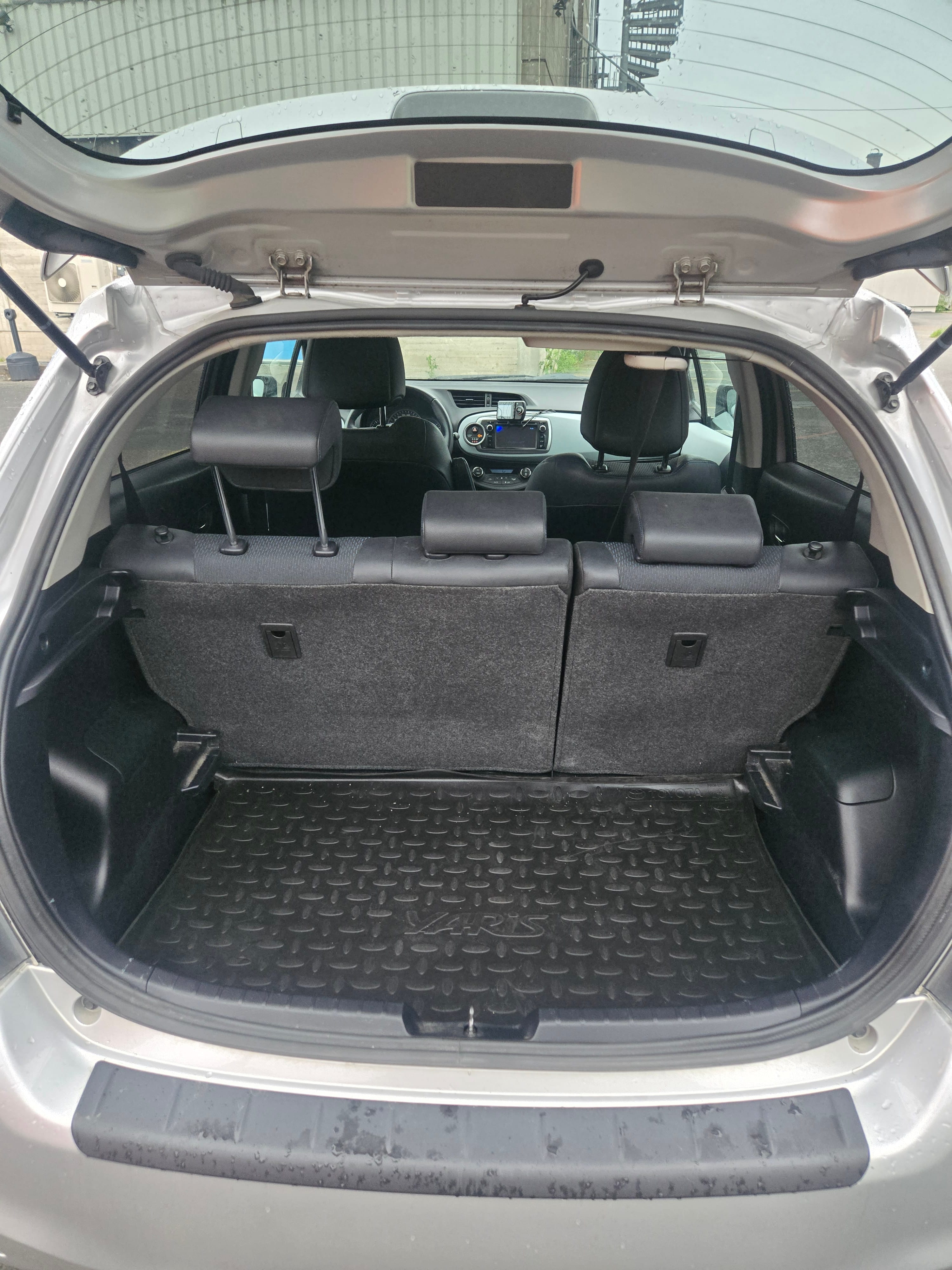 Toyota Yaris Hybrid 1,5 Bensin/Hybrid m/ Automatgir, inkludert BEBOERKORT SONE parkering