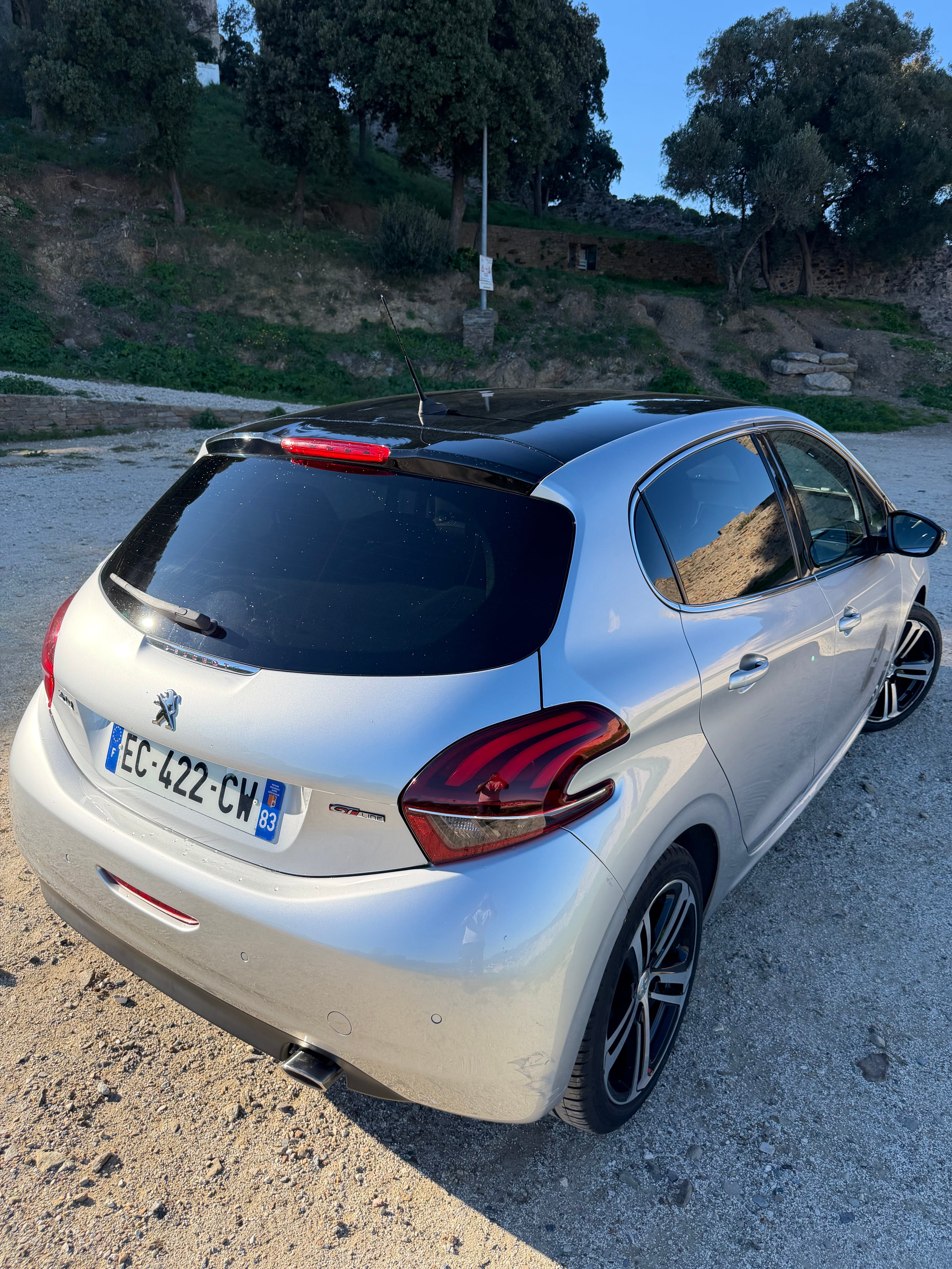 Peugeot 208 avec Apple CarPlay