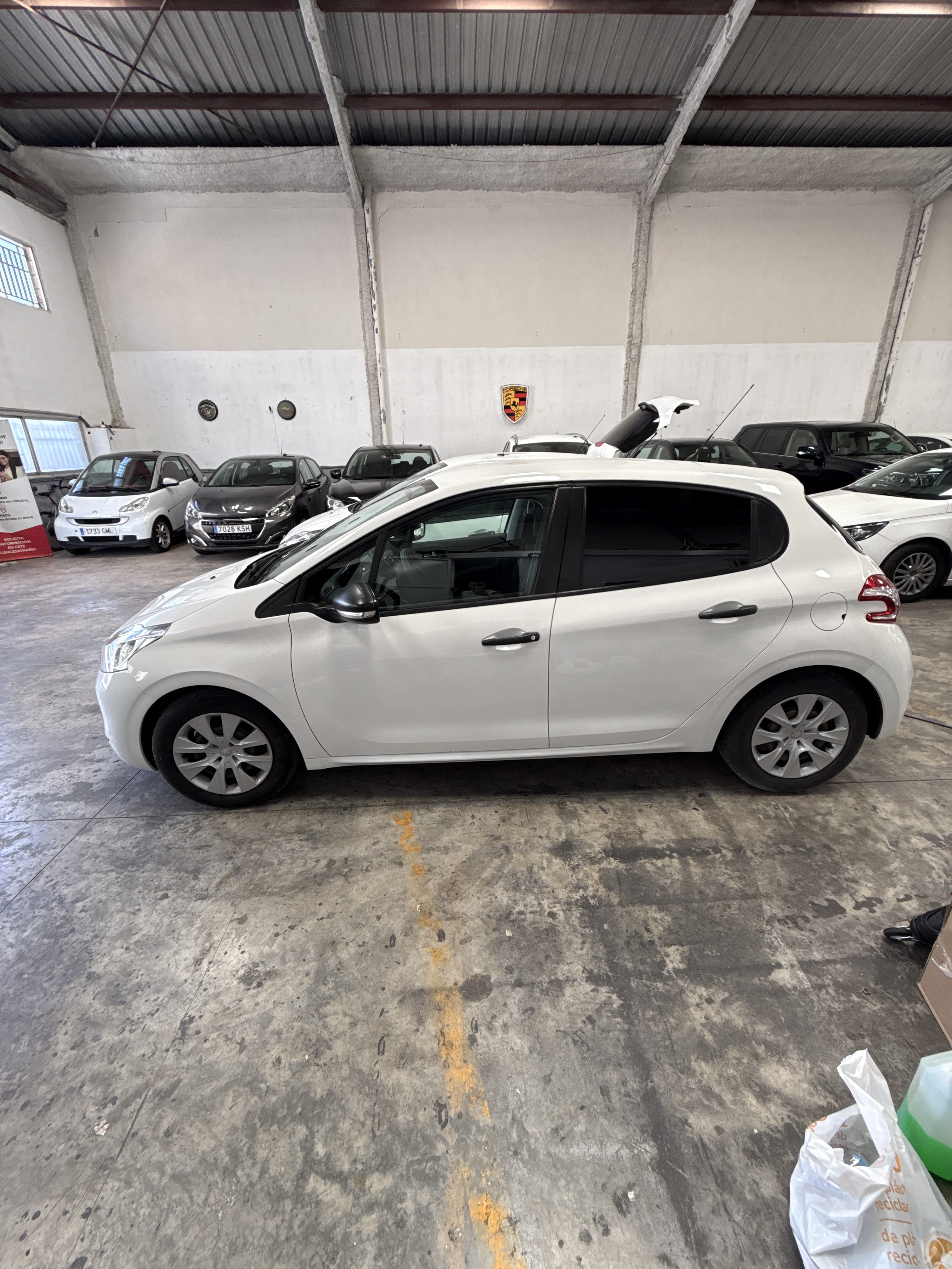 Peugeot 208 con Aire acondicionado