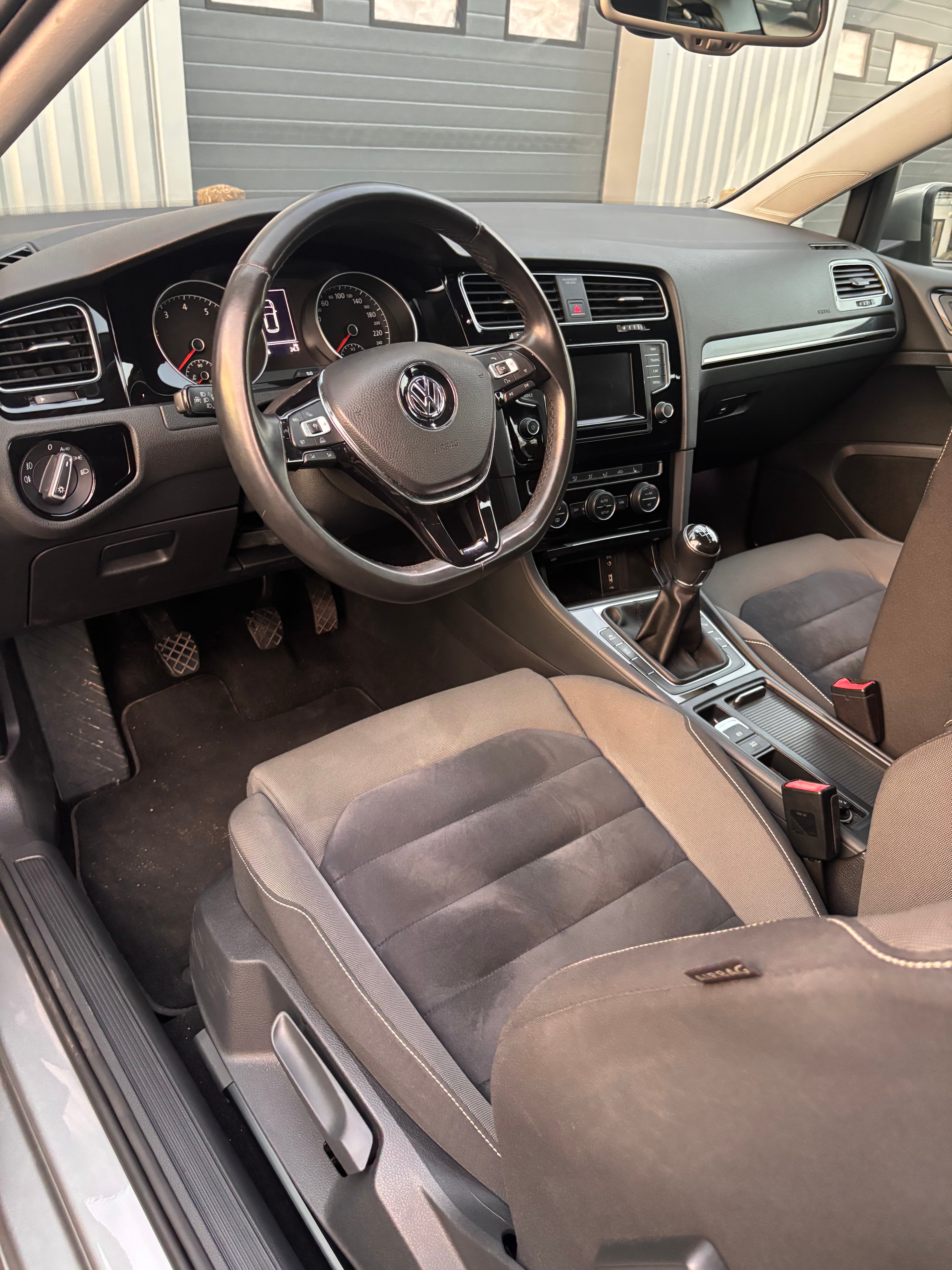 Volkswagen Golf avec GPS