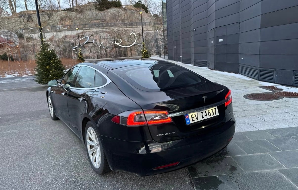 Tesla Model S 75D med Aircondition