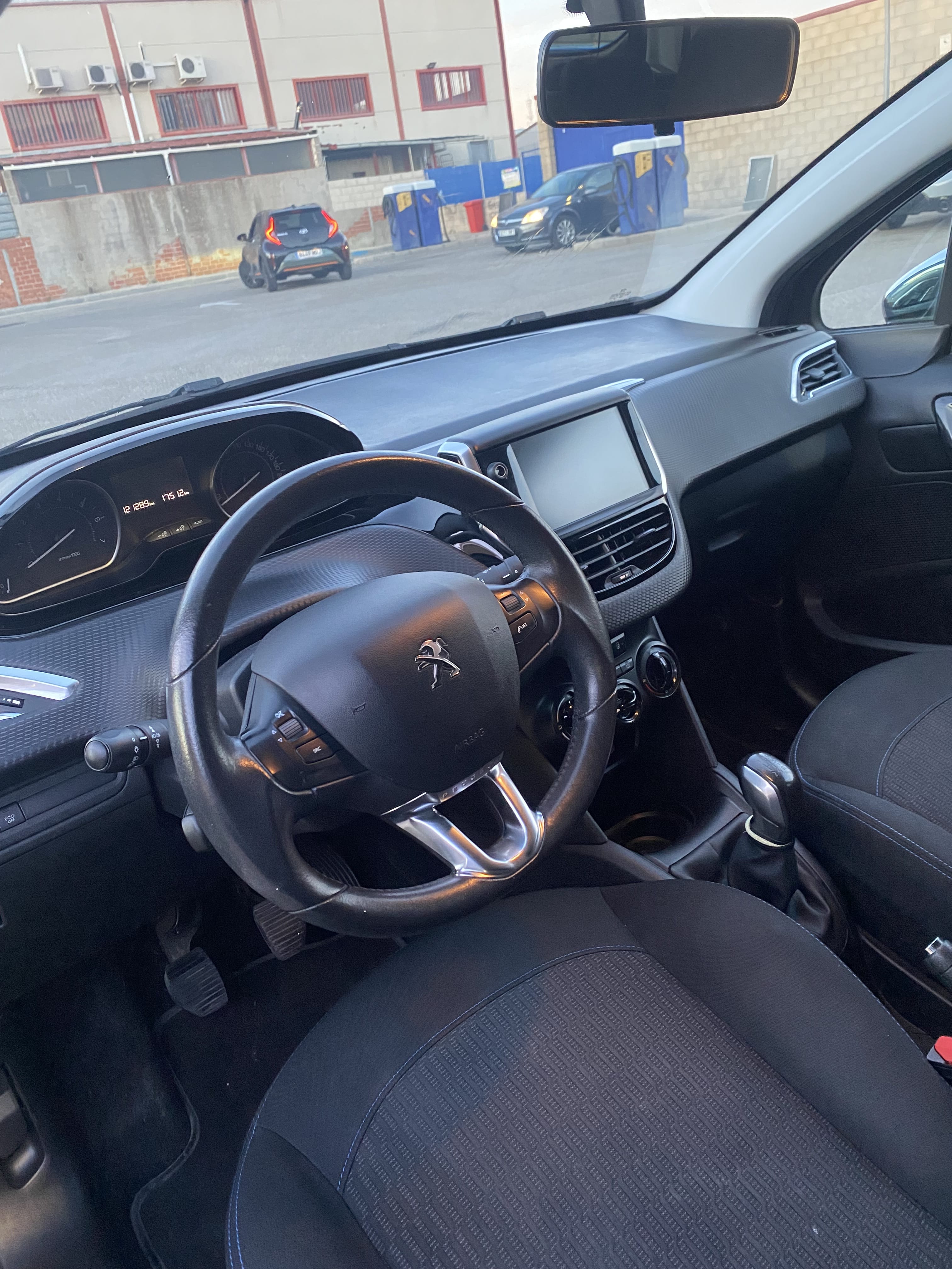 Peugeot 208 con Entrada de Audio/iPod