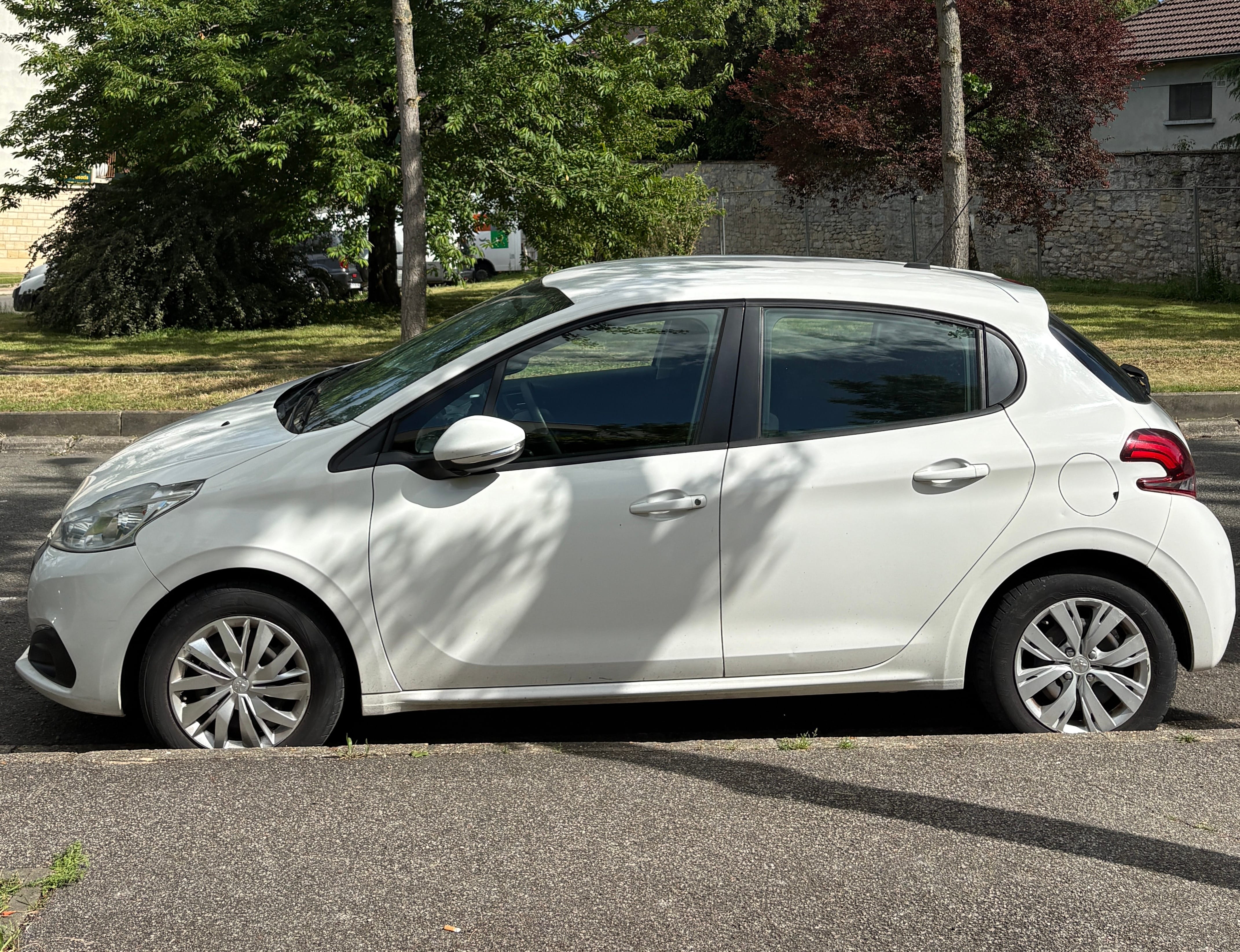 Peugeot 208 avec Climatisation