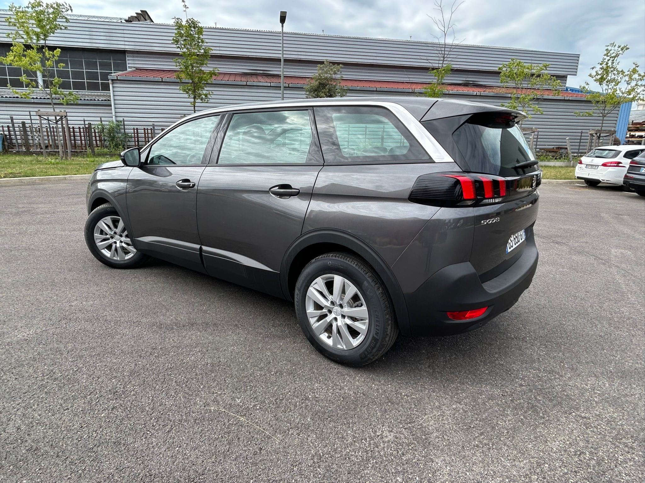 Peugeot 5008 avec GPS