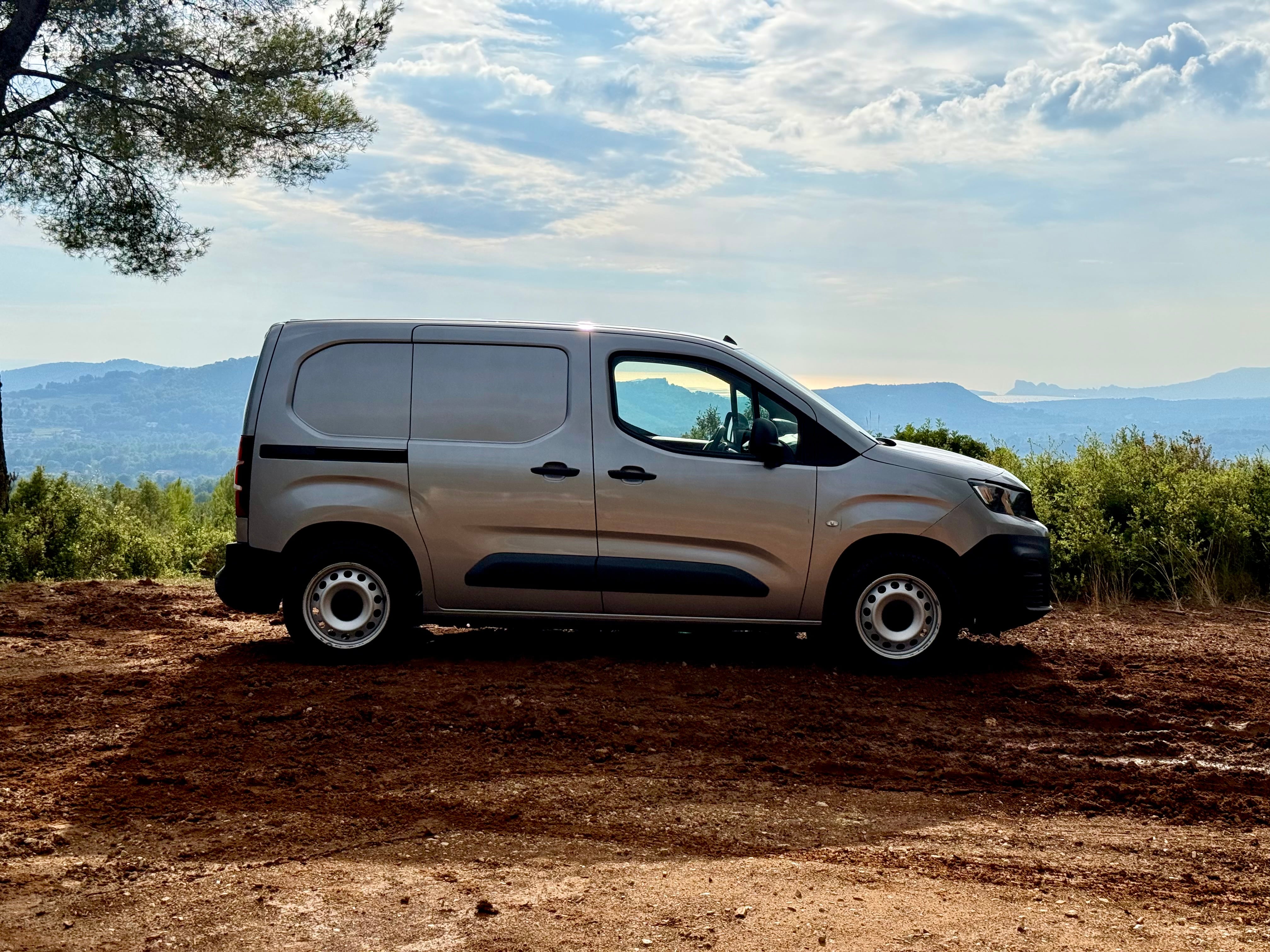 Peugeot Partner Fourgon Boîte automatique avec Climatisation