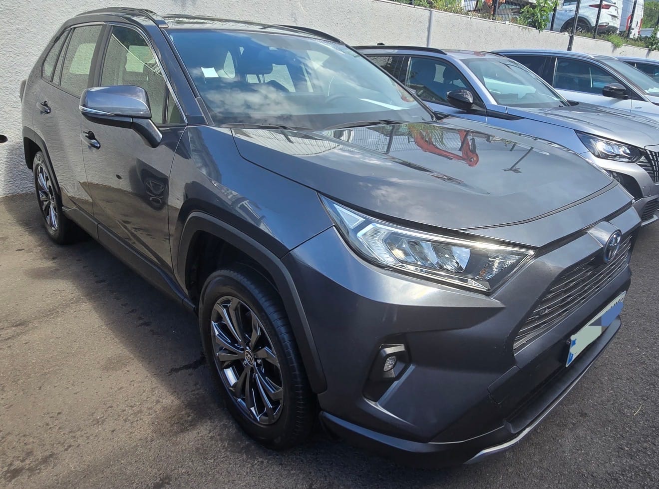 Toyota RAV4 Hybride XLE Premium, 2023, Essence 95 / Électrique (hybride), automatique