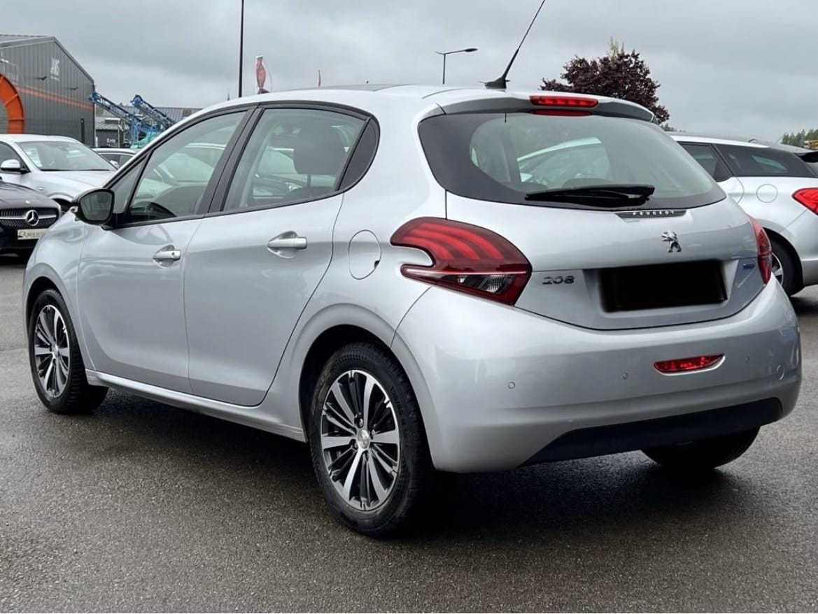 Peugeot 208 avec GPS