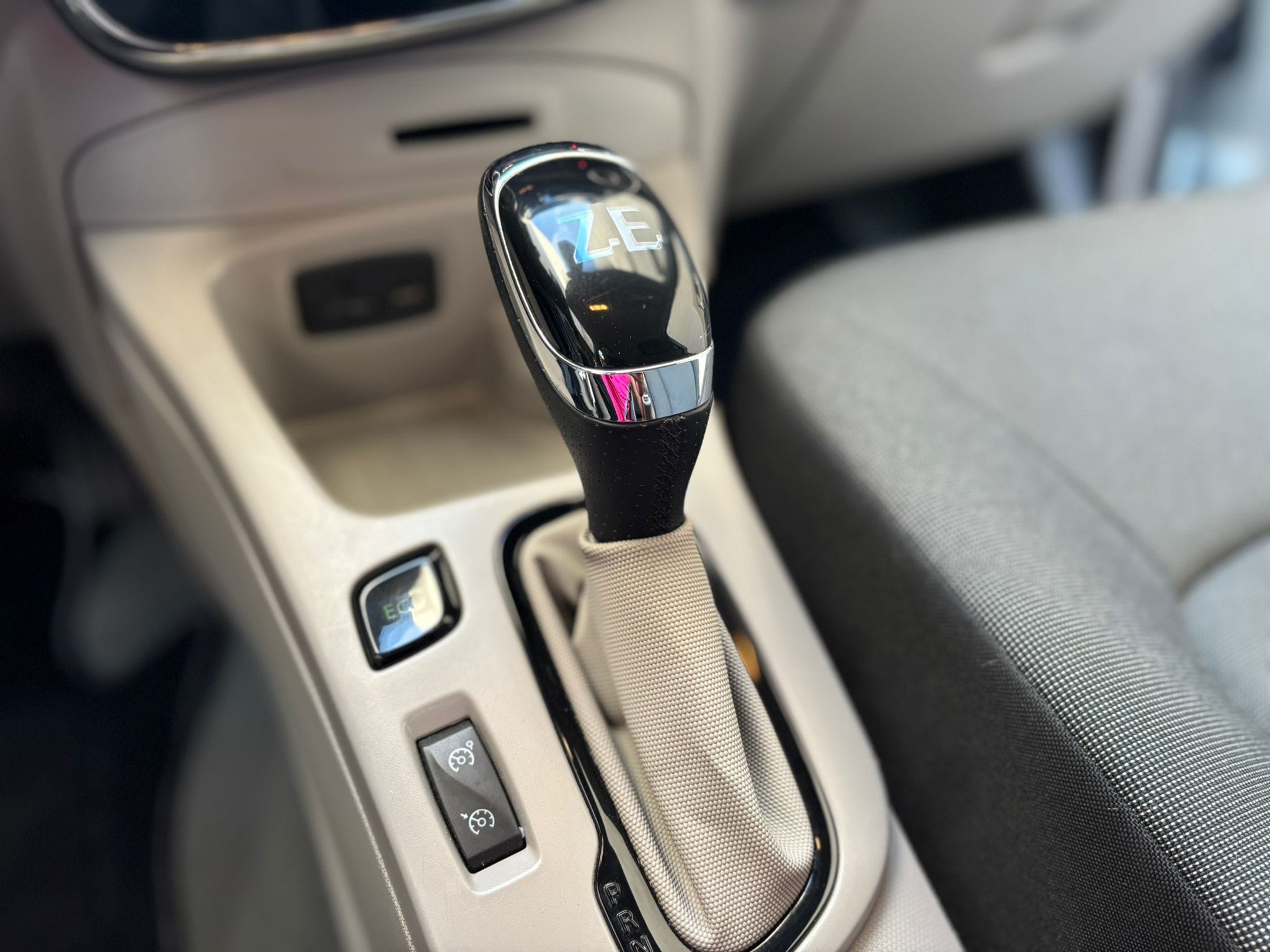 Renault ZOE Intens – Autonomie Urbaine 22 kW – 100 % électrique, stationnement gratuit