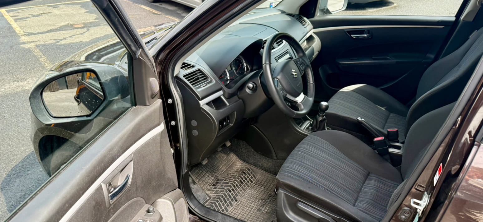 Suzuki Swift 4x4 Wheel Drive - Spike Tires med Cruisekontroll