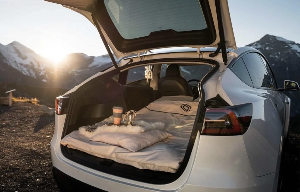Tesla Model Y med Aircondition