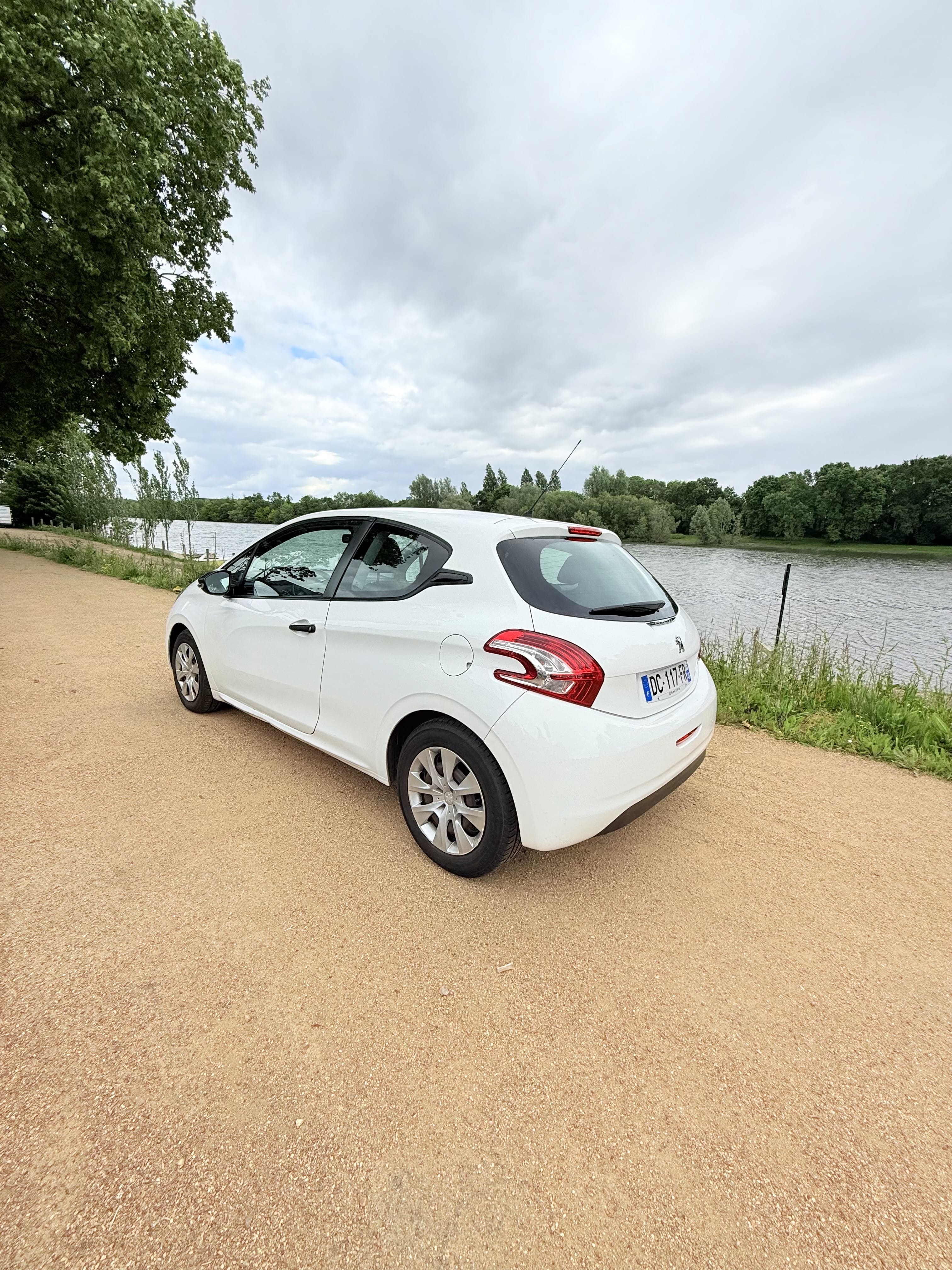 Peugeot 208 avec Entrée audio / iPod