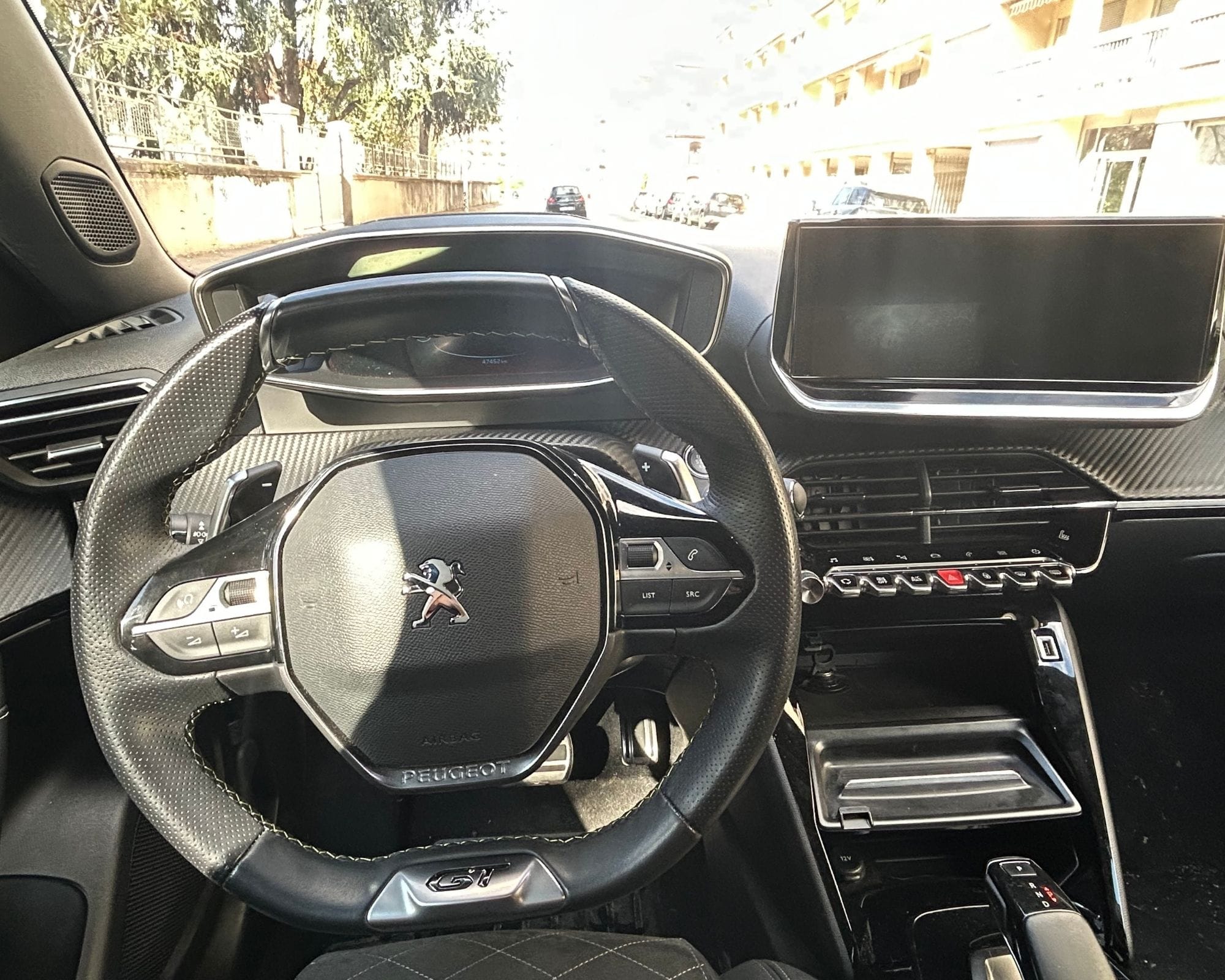 Peugeot 2008 mit Navigationsgerät