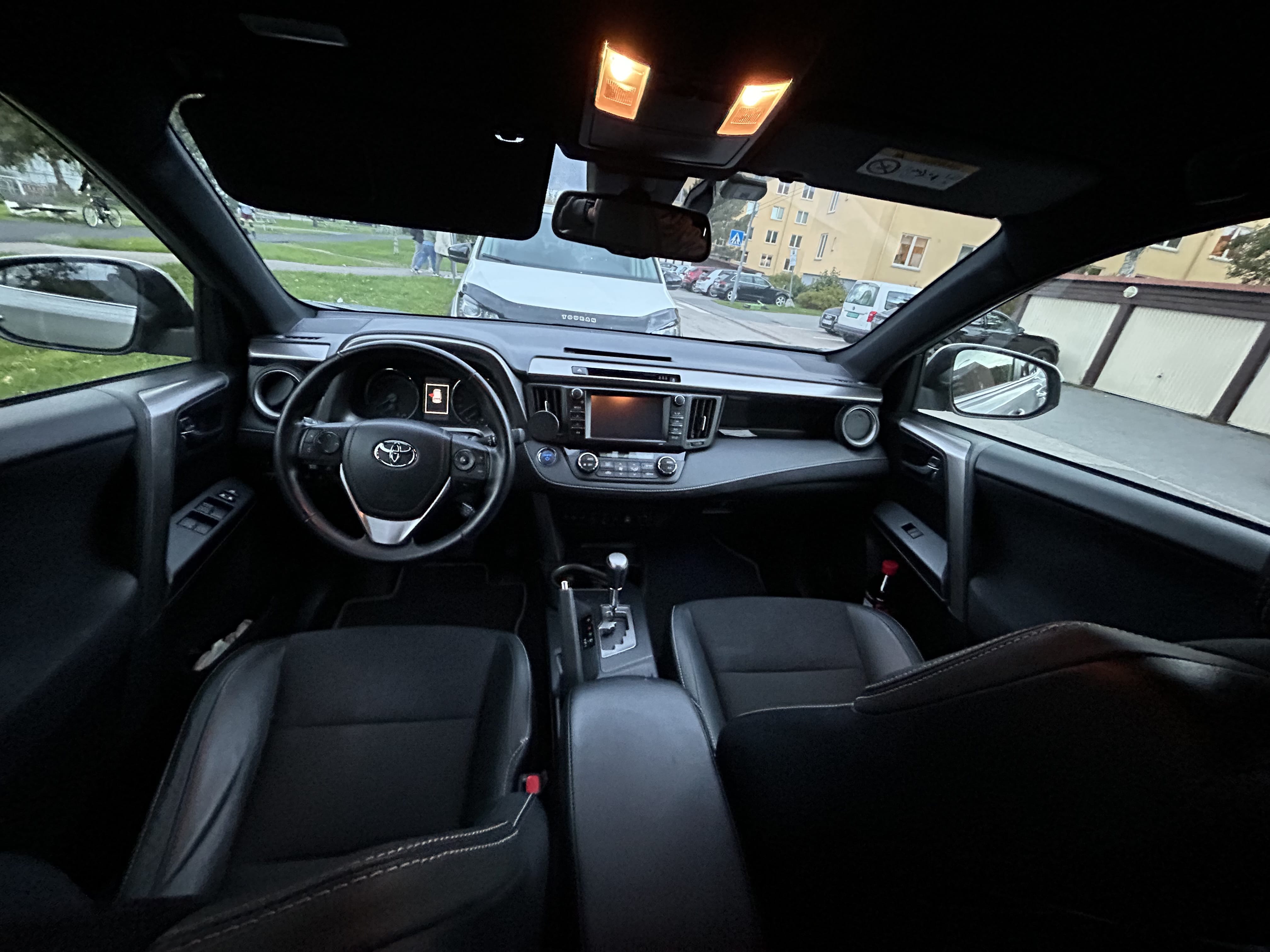 Toyota Rav4 Hybrid with Cruise control