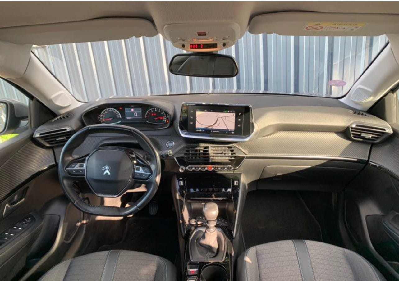 Peugeot 208 avec GPS
