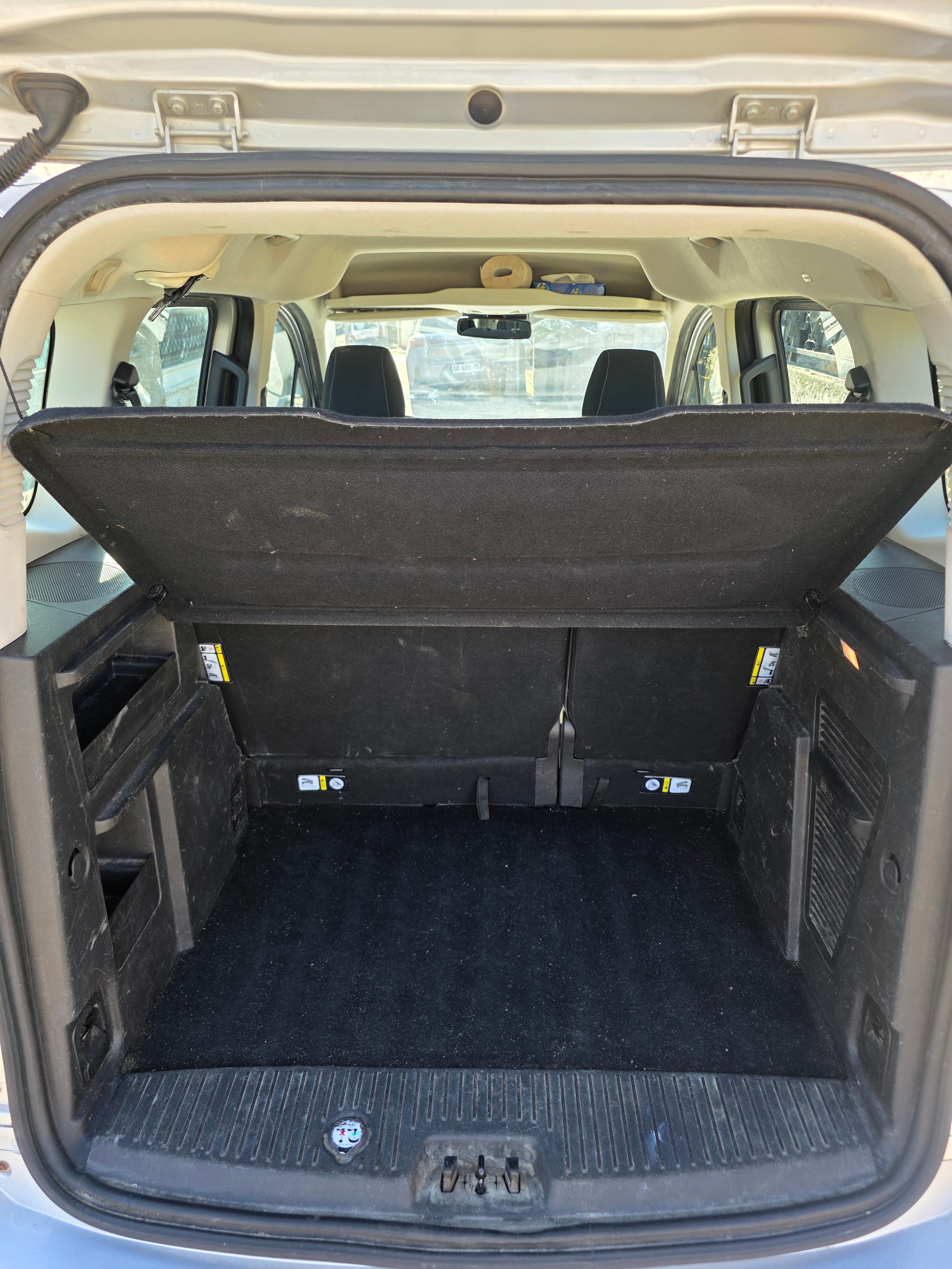 Ford Tourneo Courier 5 places Grand coffre avec Android Auto