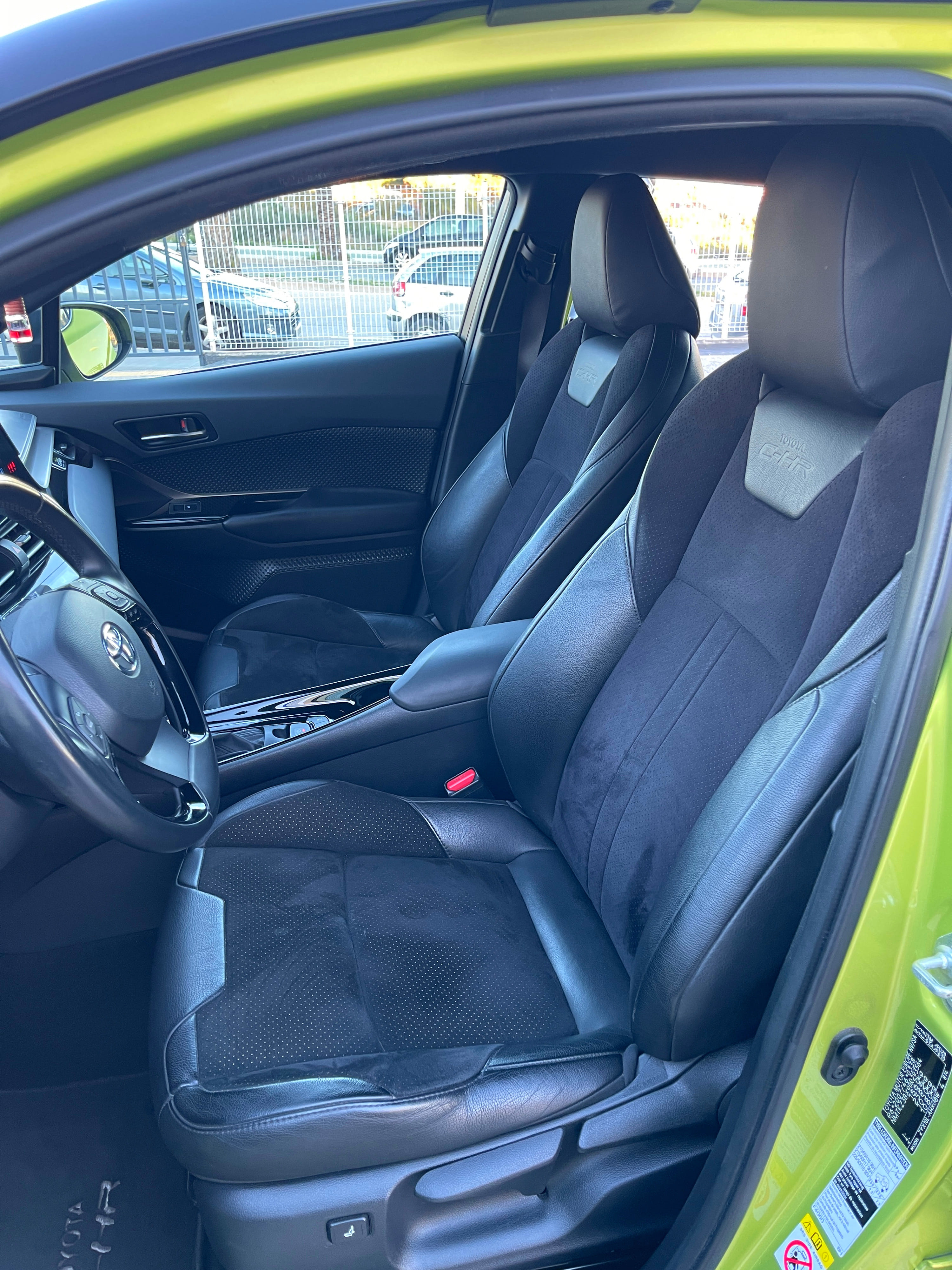 Toyota C-HR Hybrid 1.8 JBL Limited Edition med Apple CarPlay