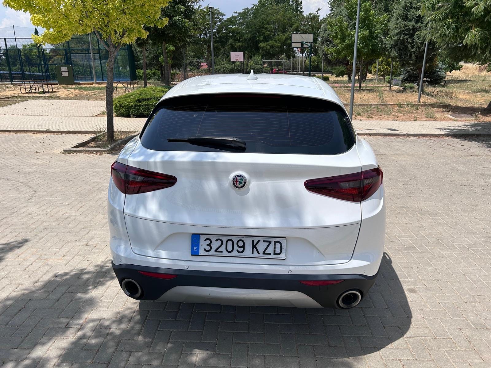 Alfa-Romeo Stelvio mit Rückfahrkamera