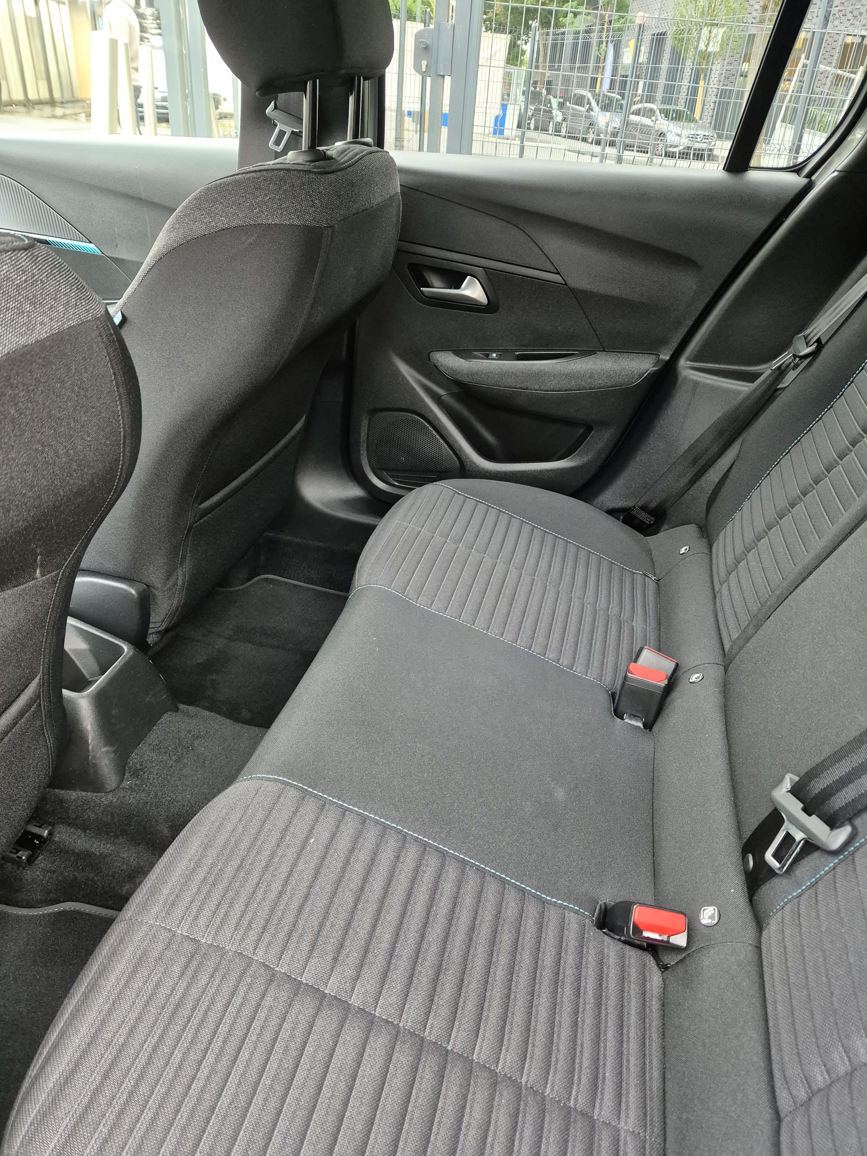 Peugeot 208 avec Apple CarPlay