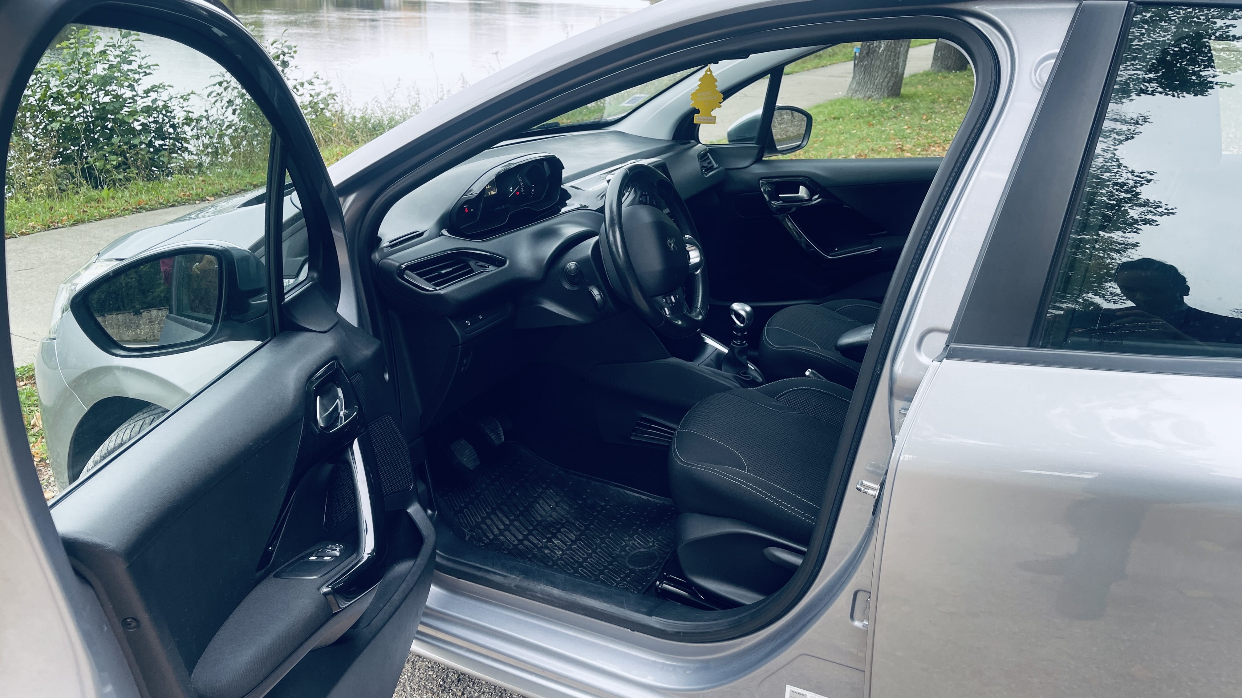 Peugeot 208 1.5 HDI avec GPS