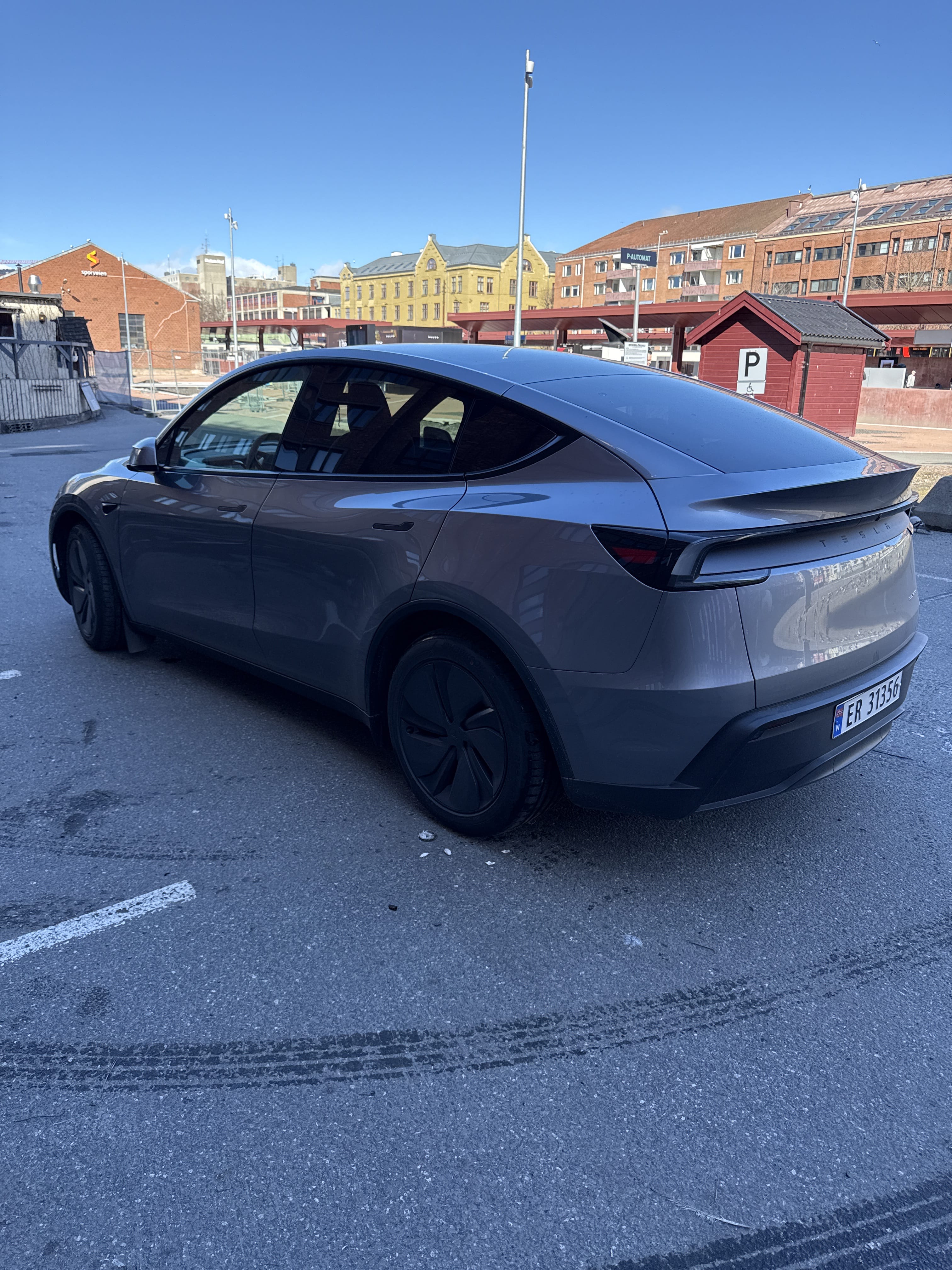 Tesla Model Y Long Range med Ryggekamera