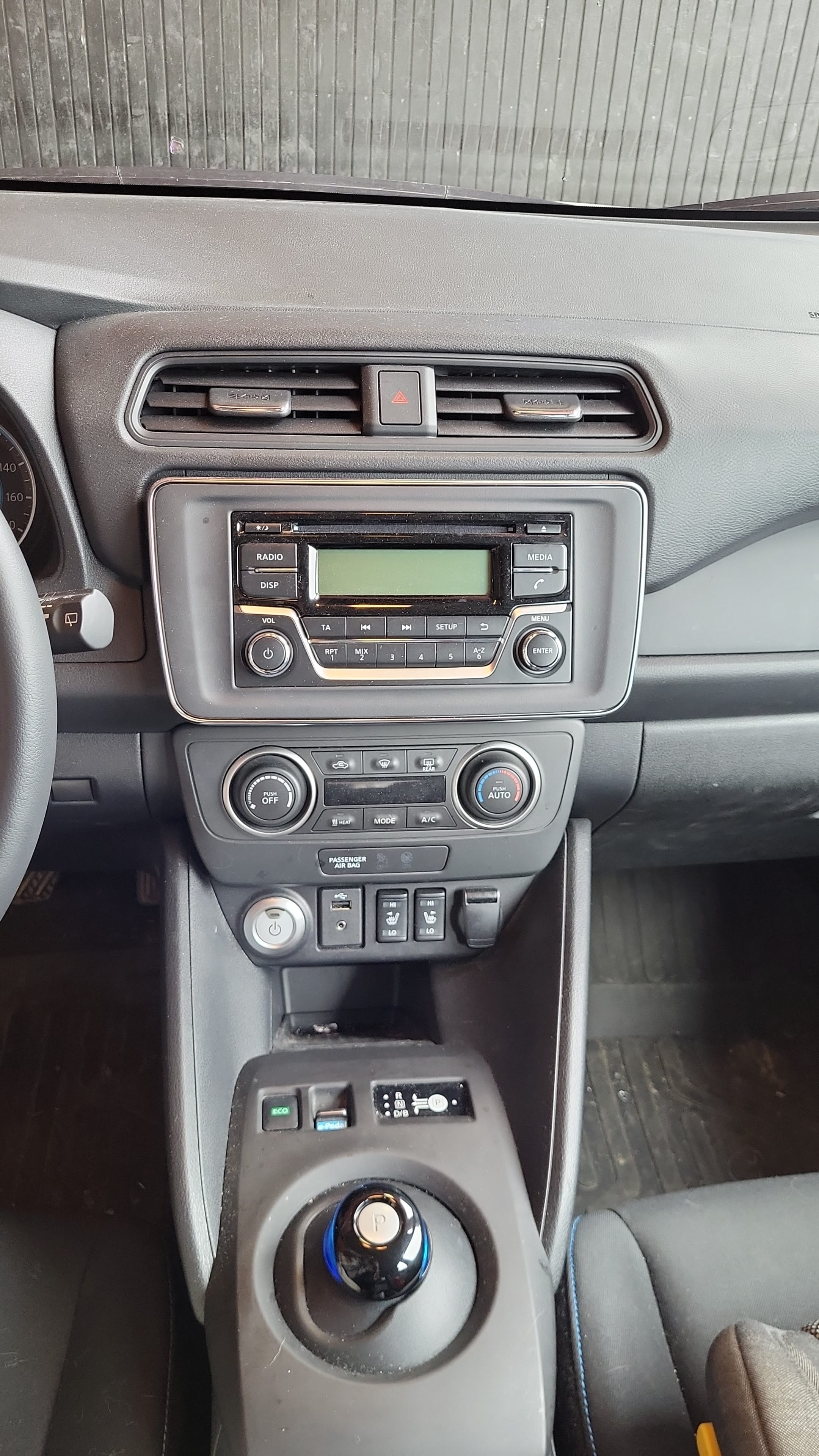 Nissan Leaf med Lydinngang